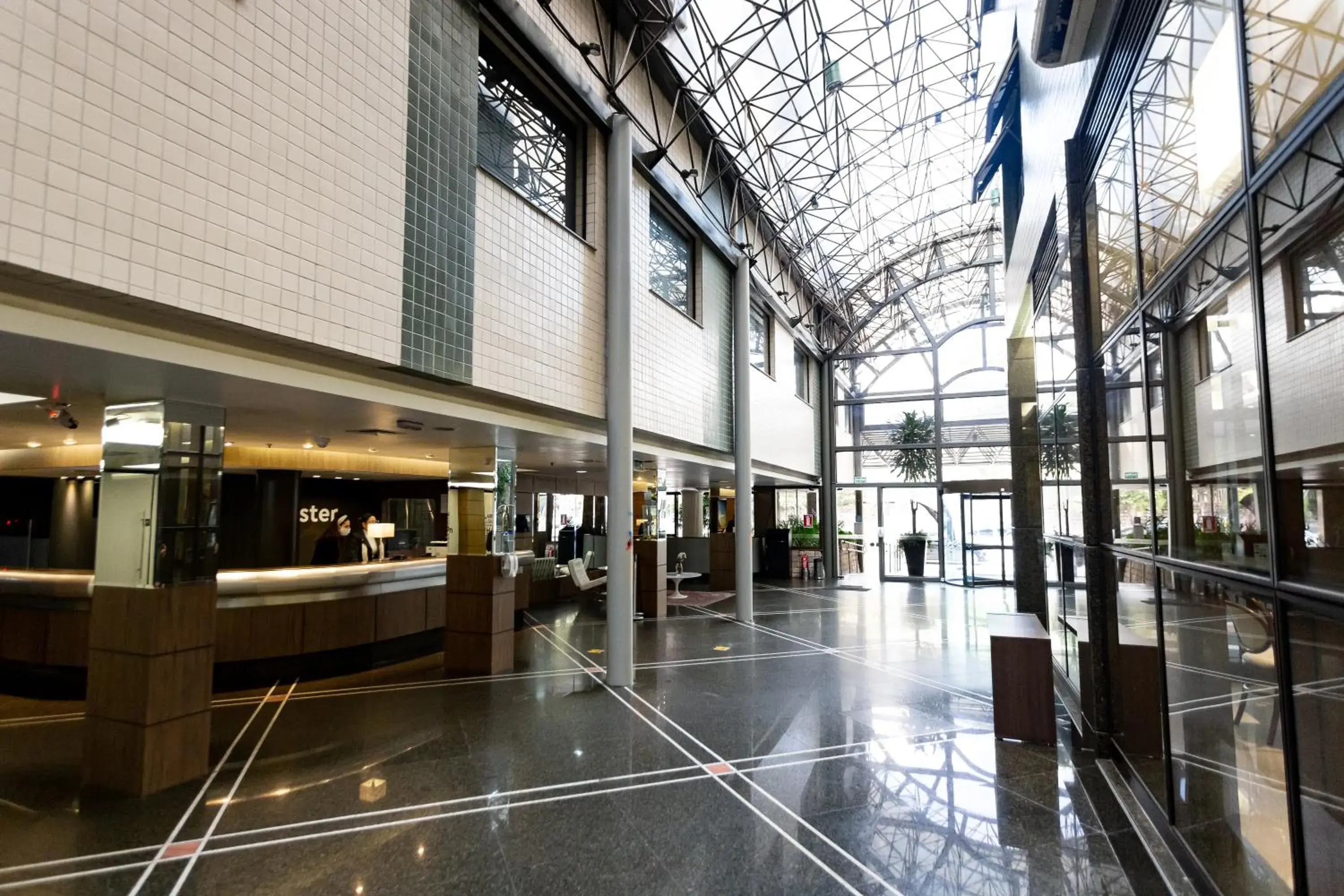 Lobby or reception in Master Porto Alegre Hotel - Av Carlos Gomes, Próximo ao Consulado Americano Lobby or reception in Master Porto Alegre Hotel - Av Carlos Gomes, Próximo ao Consulado Americano