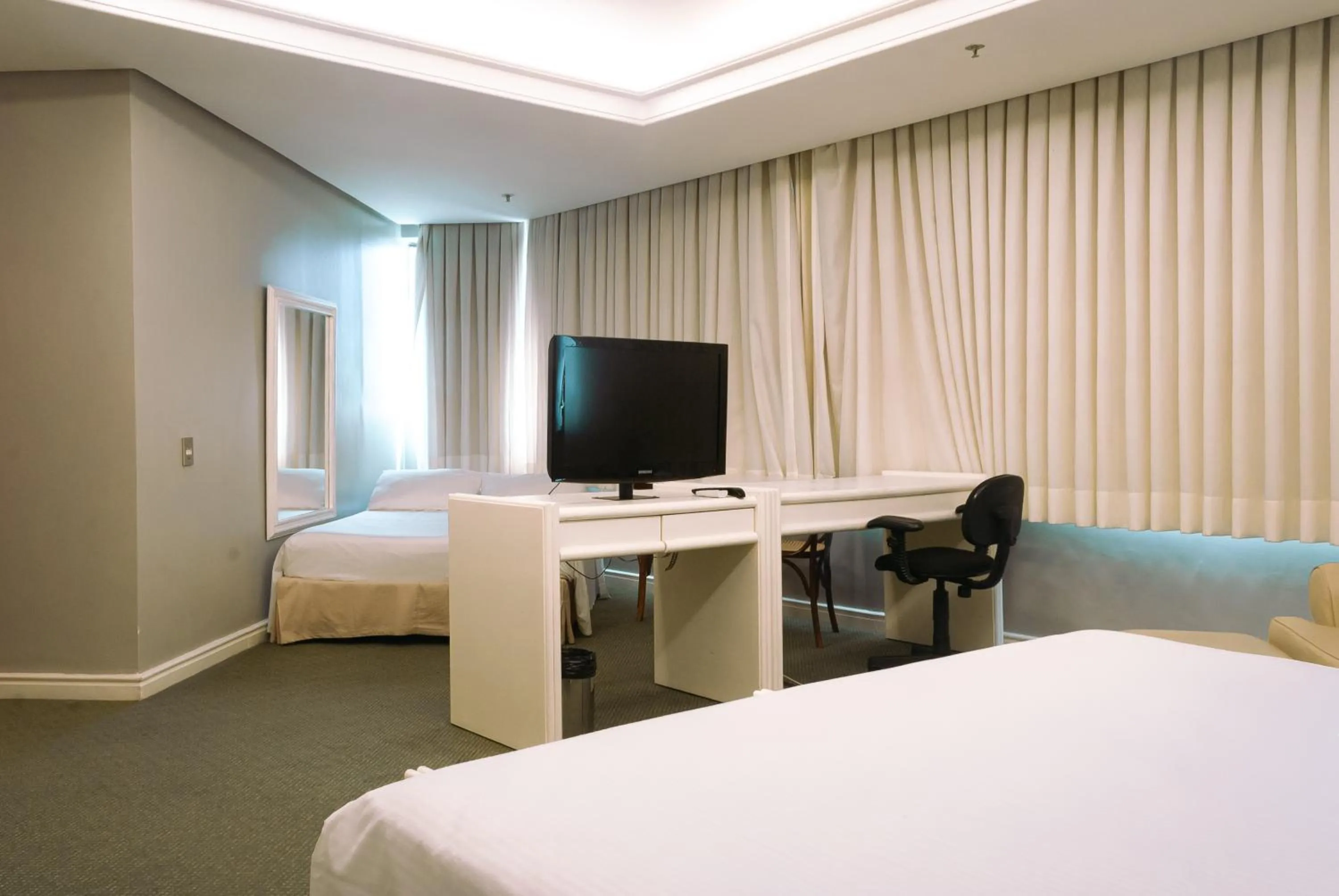 Bedroom, Bed in Master Porto Alegre Hotel - Av Carlos Gomes, Próximo ao Consulado Americano