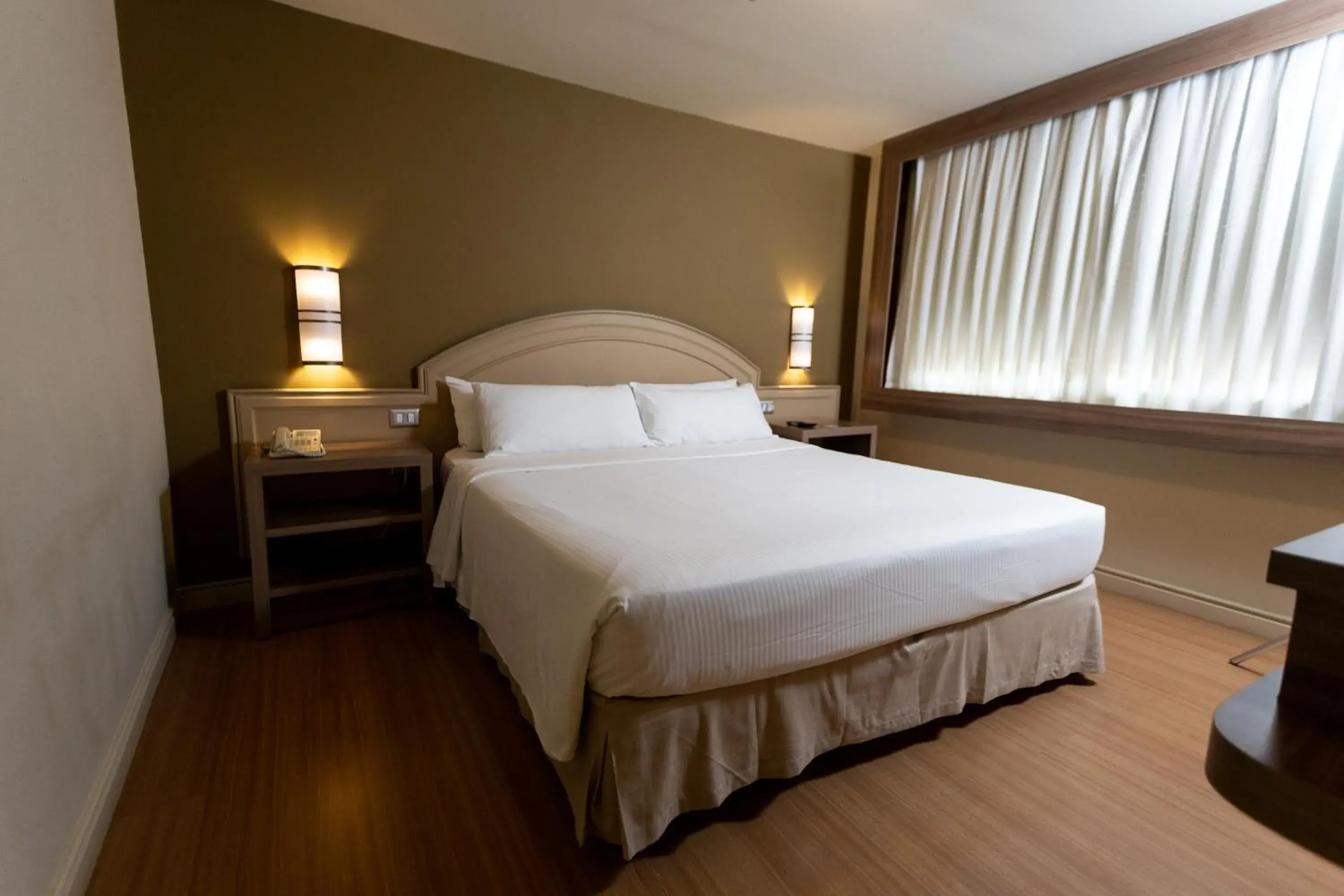 Bed in Master Porto Alegre Hotel - Av Carlos Gomes, Próximo ao Consulado Americano Bed in Master Porto Alegre Hotel - Av Carlos Gomes, Próximo ao Consulado Americano