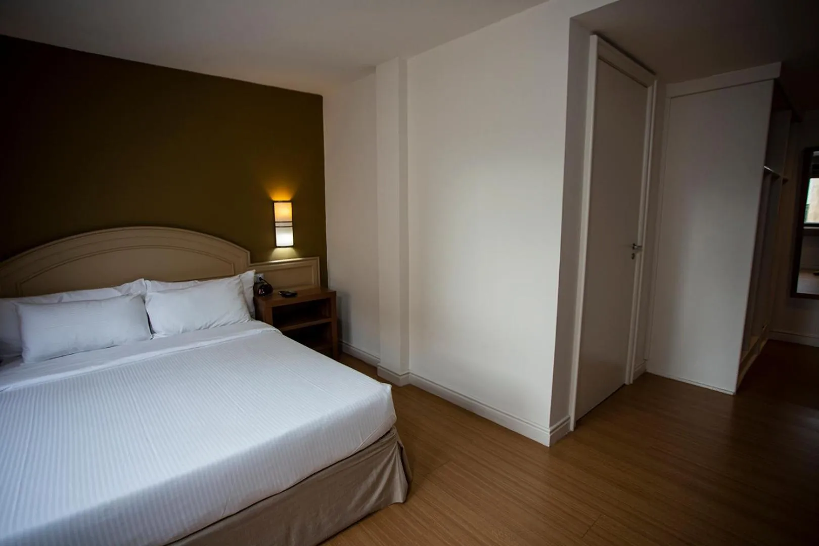 Photo of the whole room, Bed in Master Porto Alegre Hotel - Av Carlos Gomes, Próximo ao Consulado Americano