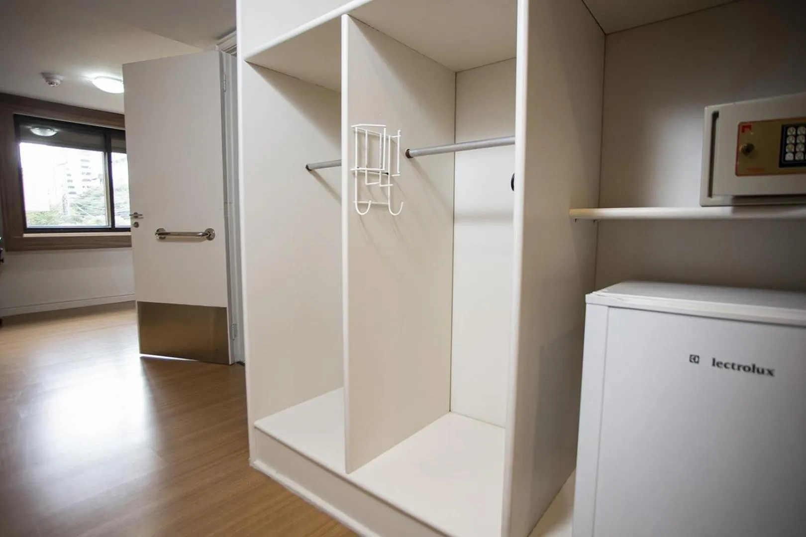 Photo of the whole room in Master Porto Alegre Hotel - Av Carlos Gomes, Próximo ao Consulado Americano