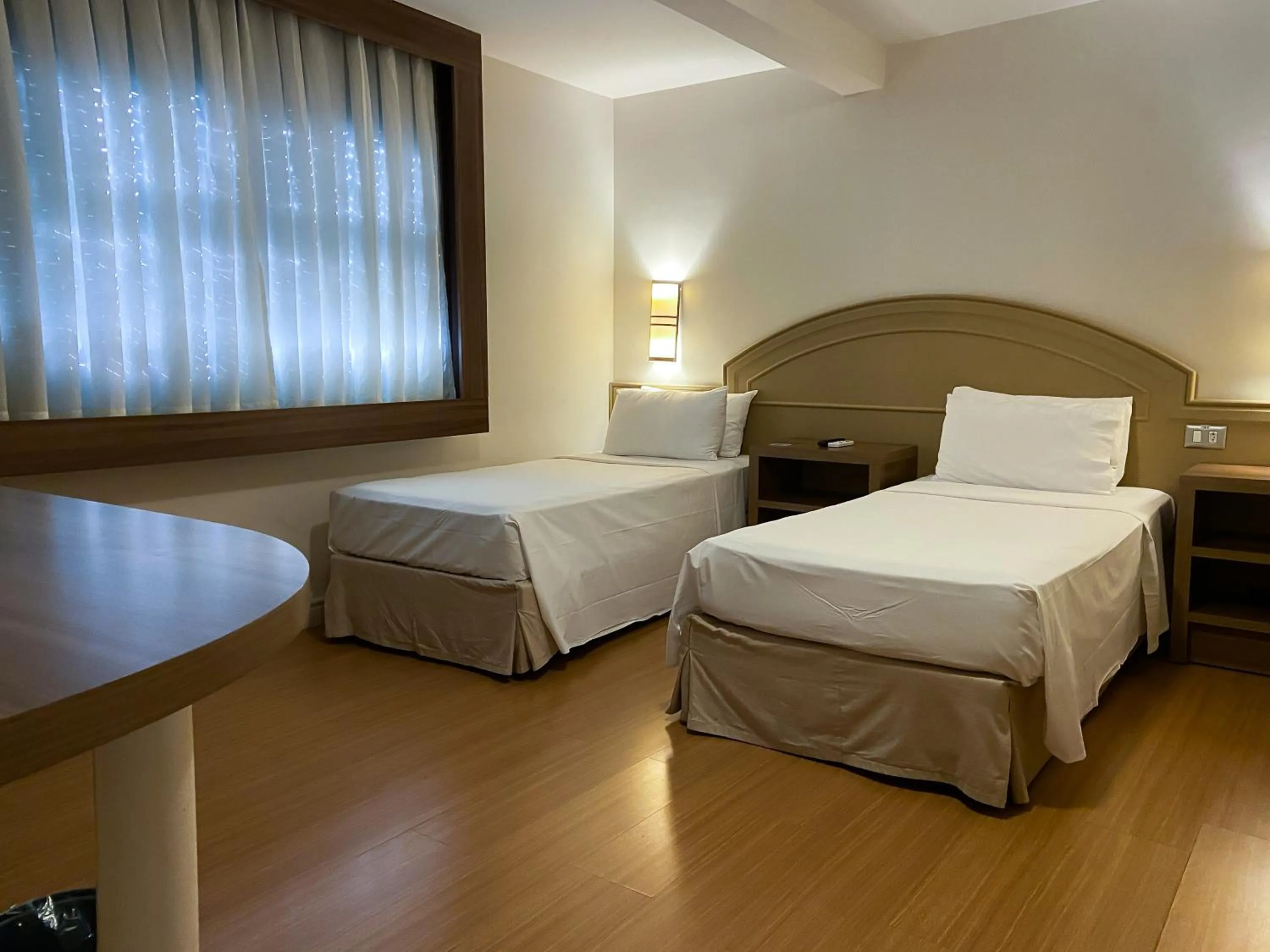 Bed in Master Porto Alegre Hotel - Av Carlos Gomes, Próximo ao Consulado Americano