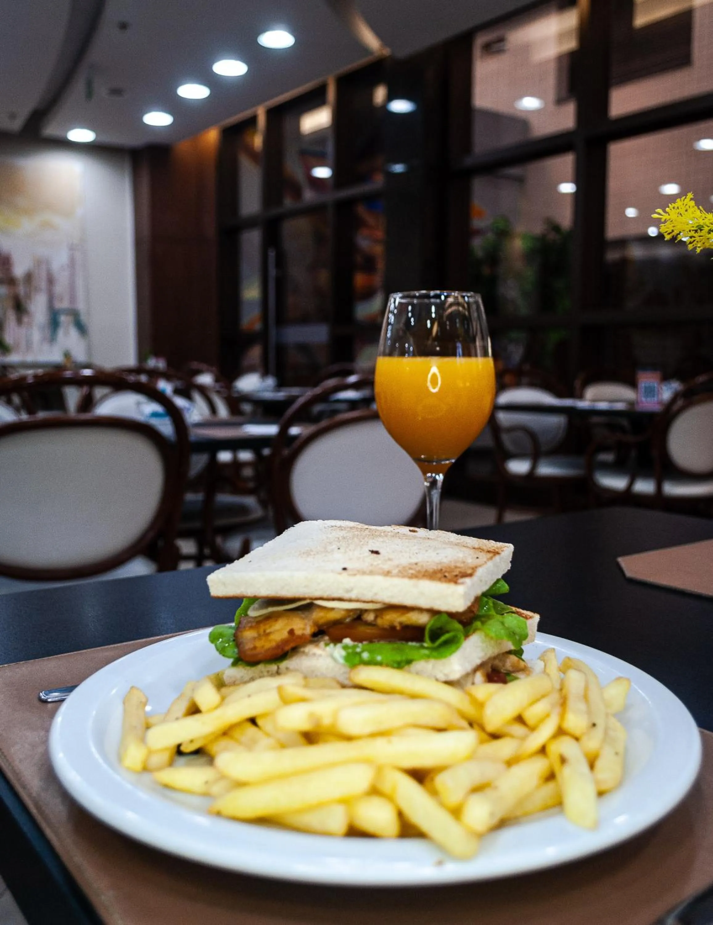 Restaurant/places to eat in Master Porto Alegre Hotel - Av Carlos Gomes, Próximo ao Consulado Americano