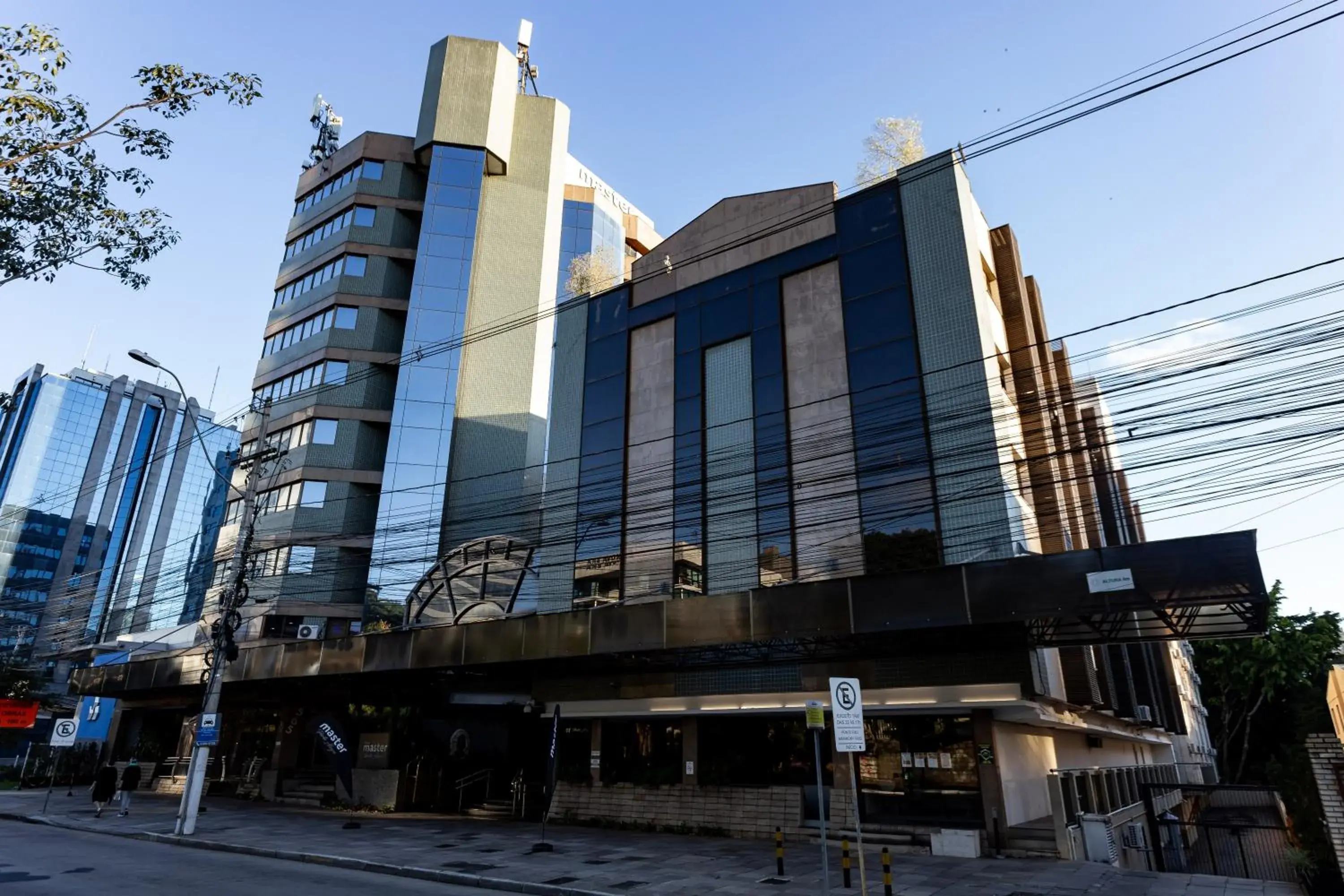 Facade/entrance in Master Porto Alegre Hotel - Av Carlos Gomes, Próximo ao Consulado Americano Facade/entrance in Master Porto Alegre Hotel - Av Carlos Gomes, Próximo ao Consulado Americano