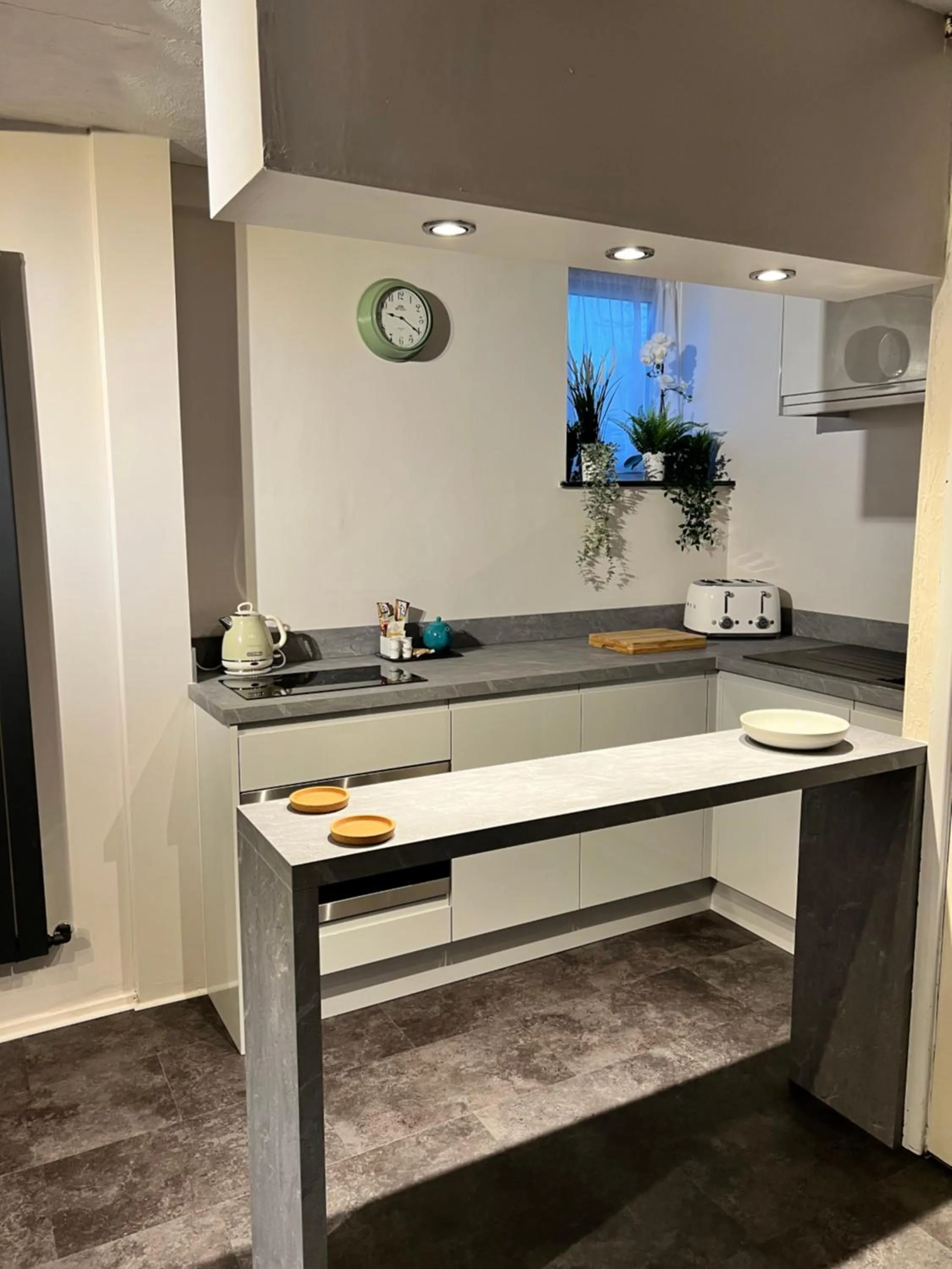 Kitchen or kitchenette in Tudor Lodge