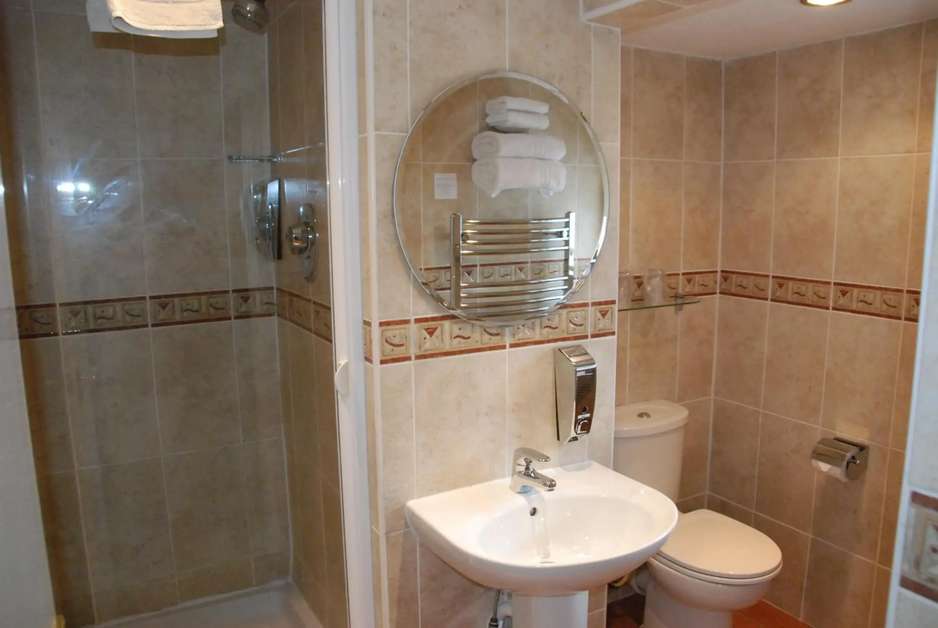 Twin Room in Tudor Lodge Twin Room in Tudor Lodge