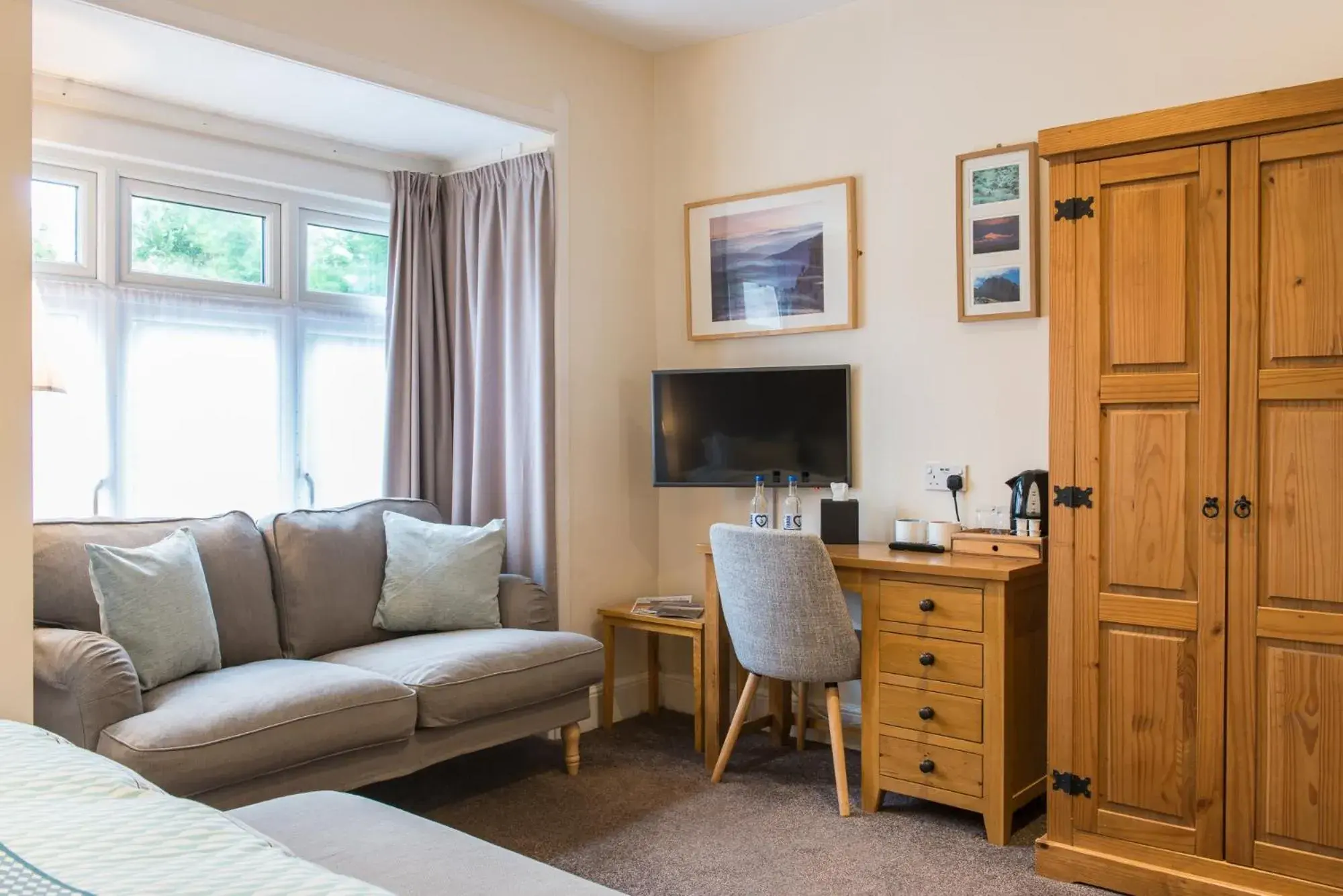 Large Double Room in Tudor Lodge Large Double Room in Tudor Lodge