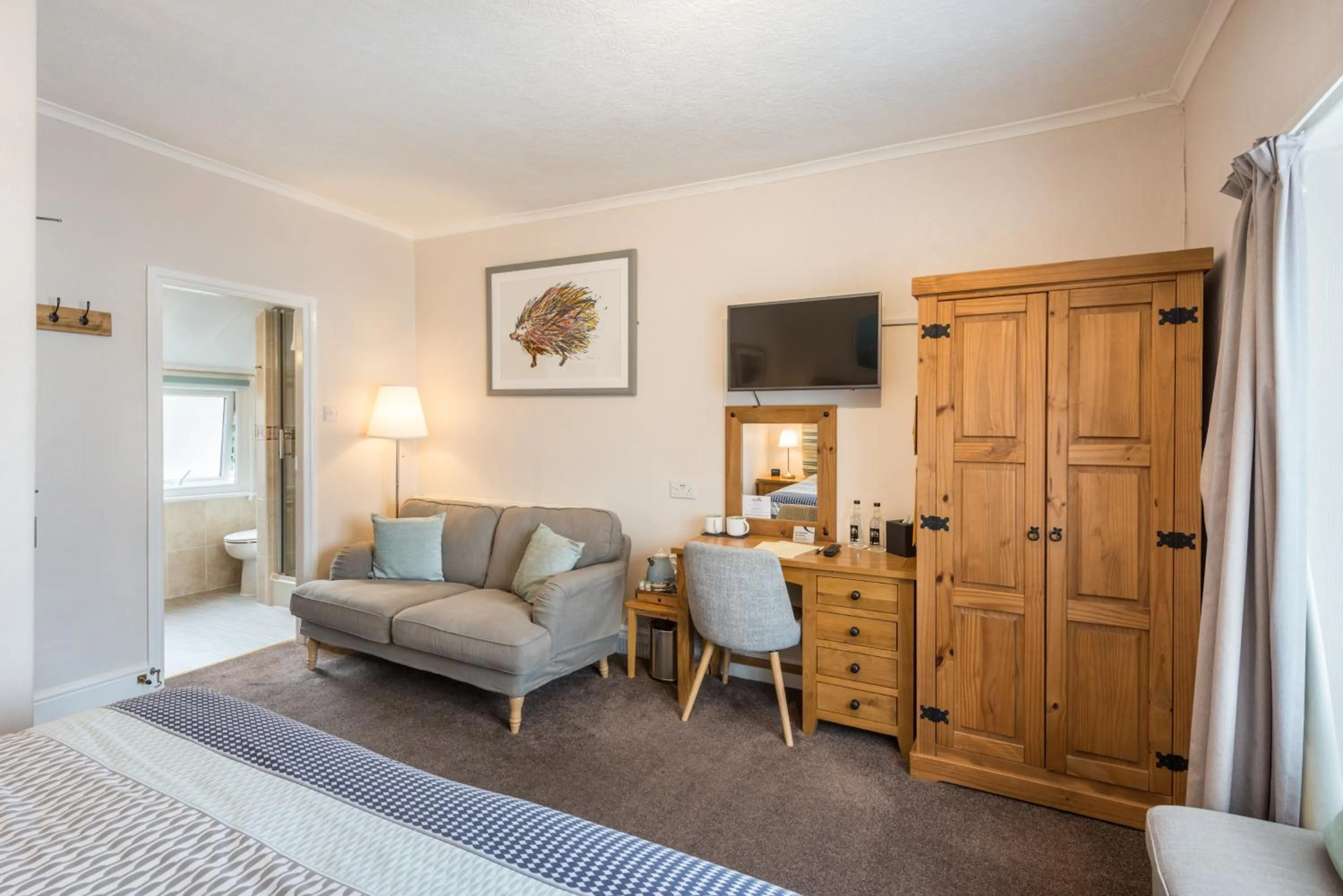 Bedroom, Bed in Tudor Lodge