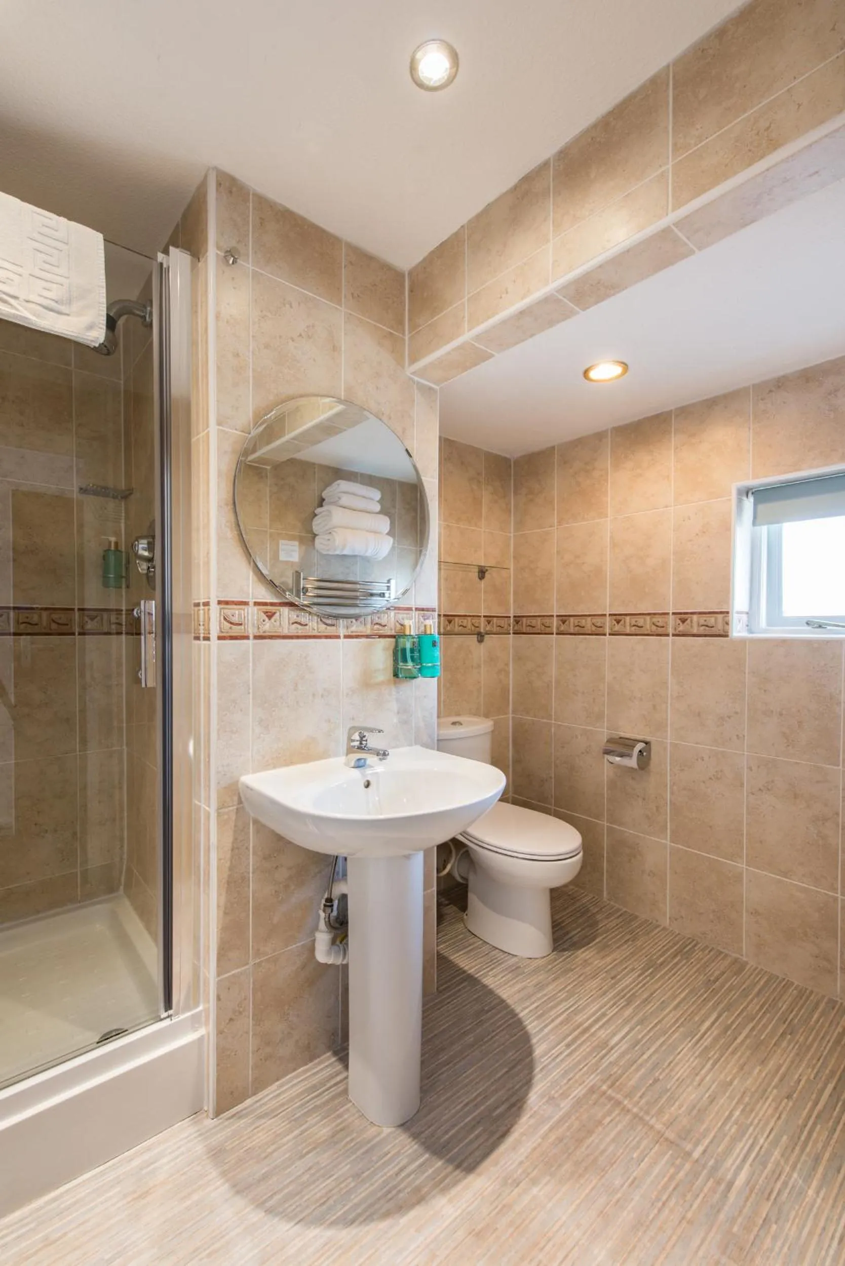 Bathroom in Tudor Lodge