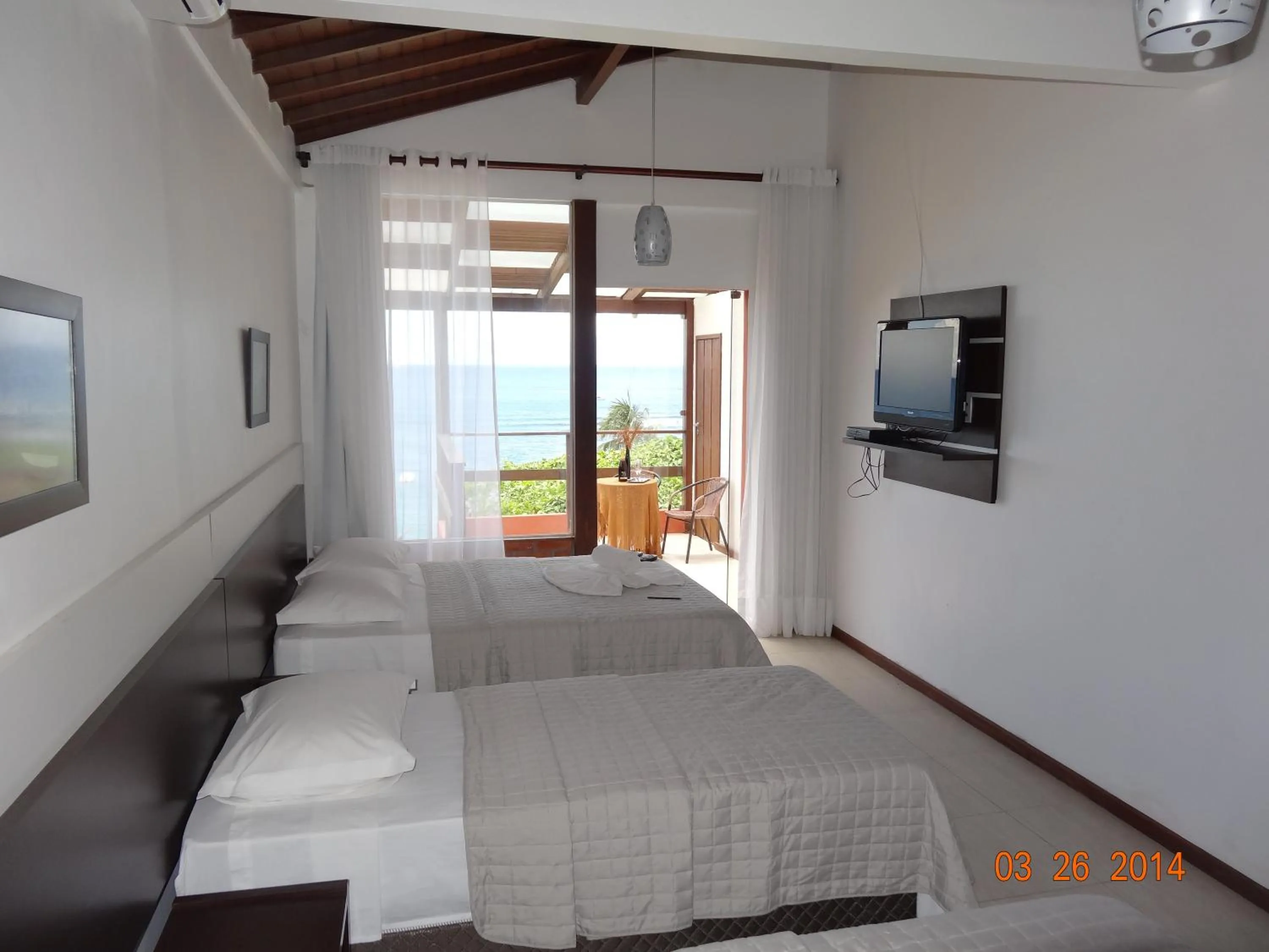 Photo of the whole room, Bed in Pousada Ilha da Saudade