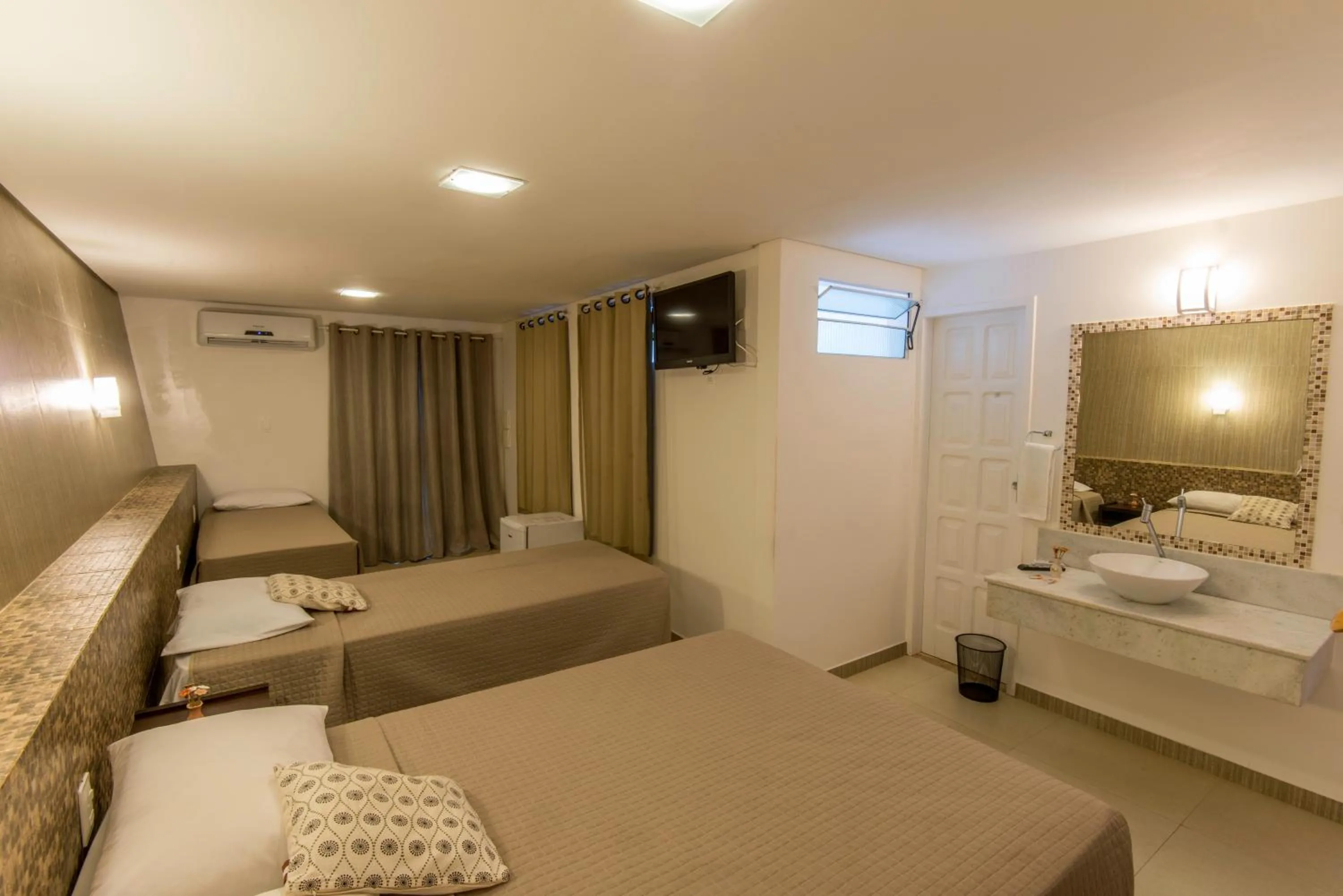 Photo of the whole room, Bed in Pousada Ilha da Saudade