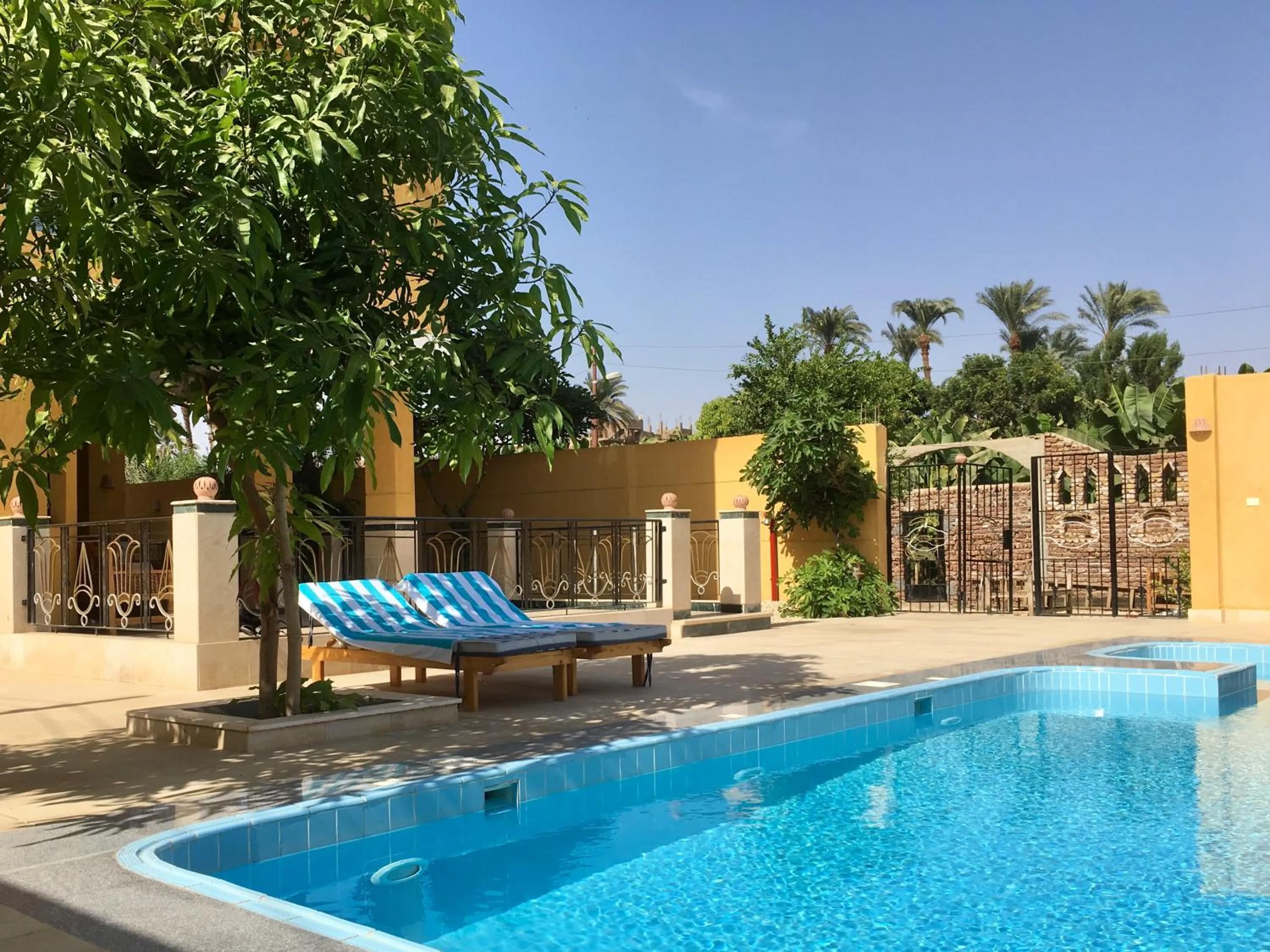 Swimming pool in Jewel Howard Carter Hotel