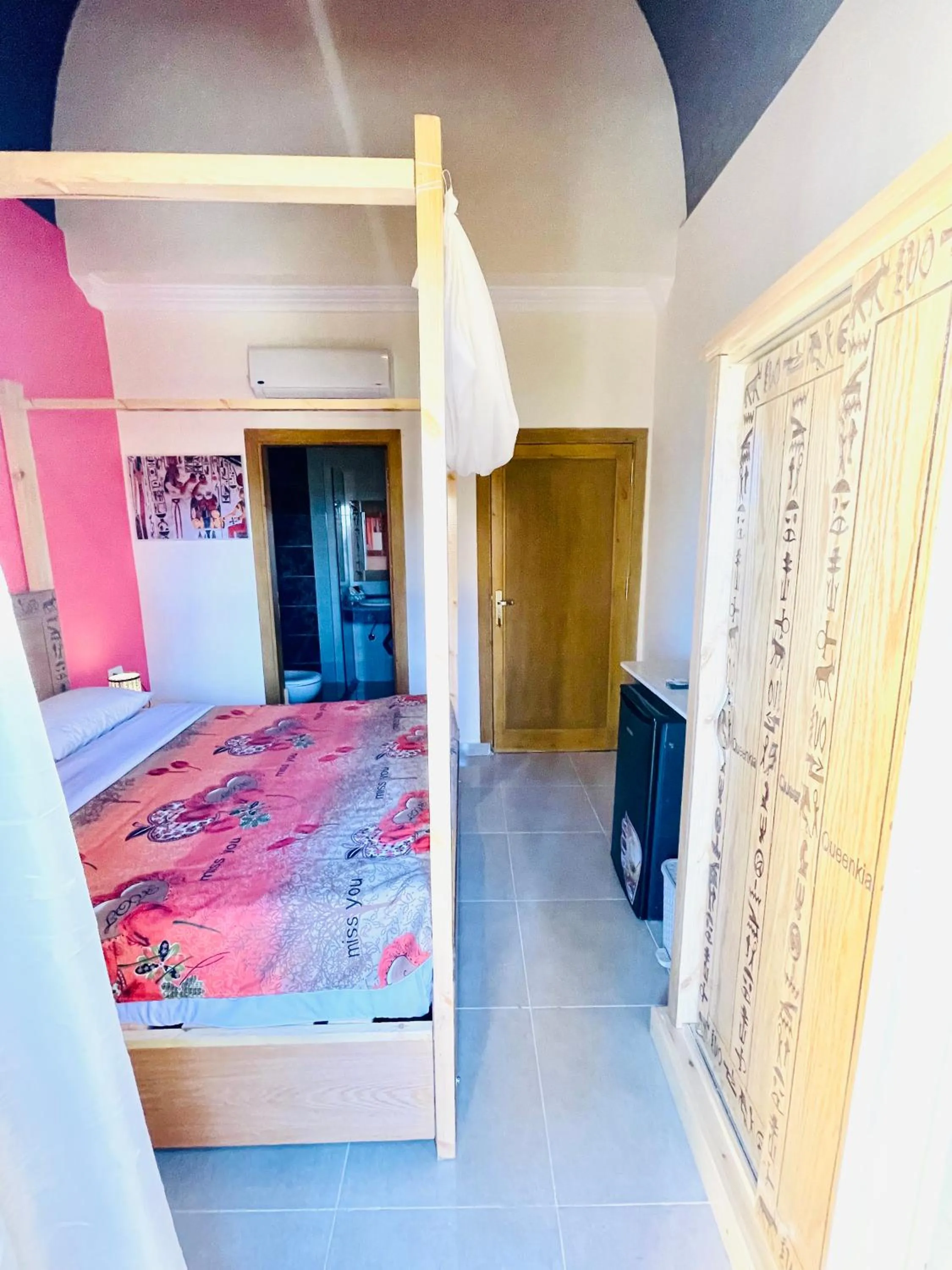 Bed in Jewel Howard Carter Hotel