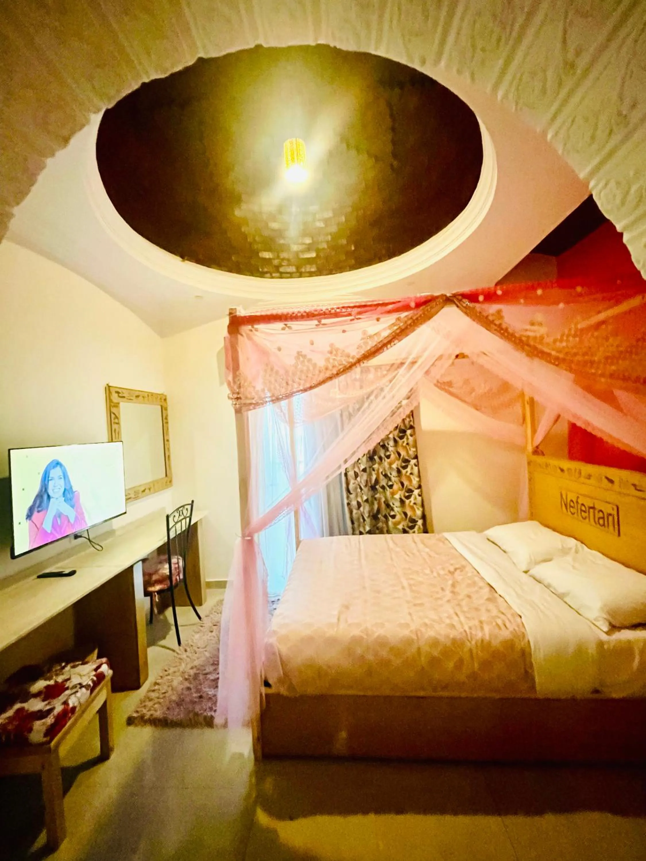 TV and multimedia, Bed in Jewel Howard Carter Hotel