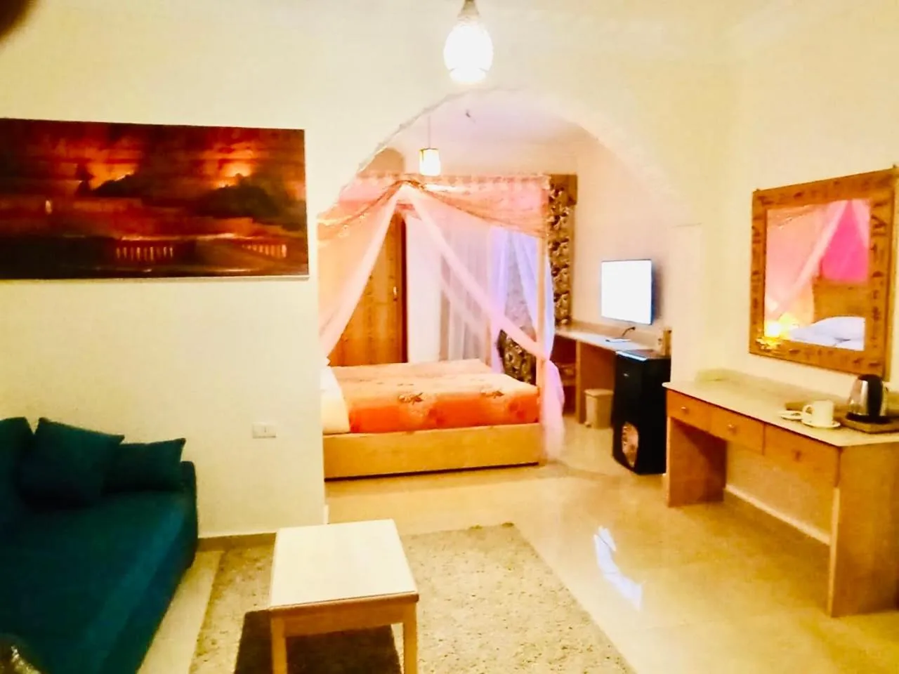 TV and multimedia in Jewel Howard Carter Hotel