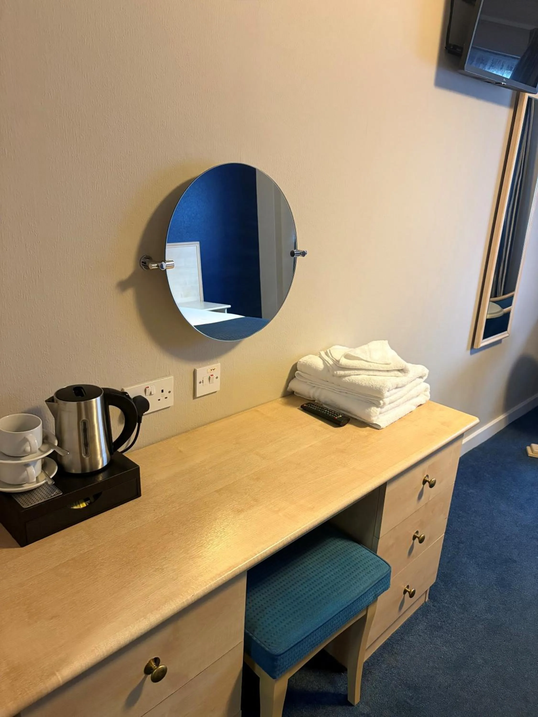 furniture in Sandown Park Lodge