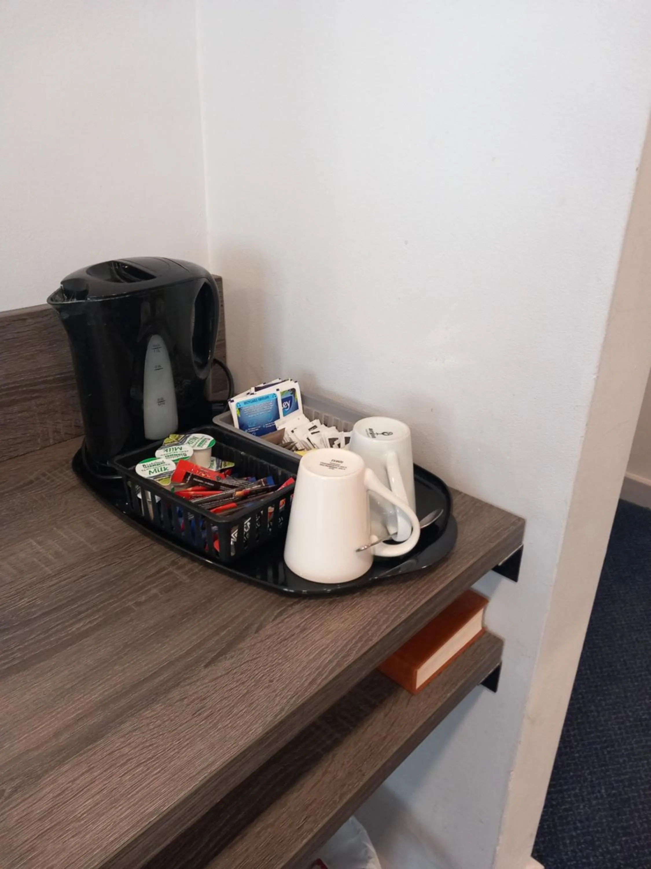 Coffee/tea facilities in Sandown Park Lodge