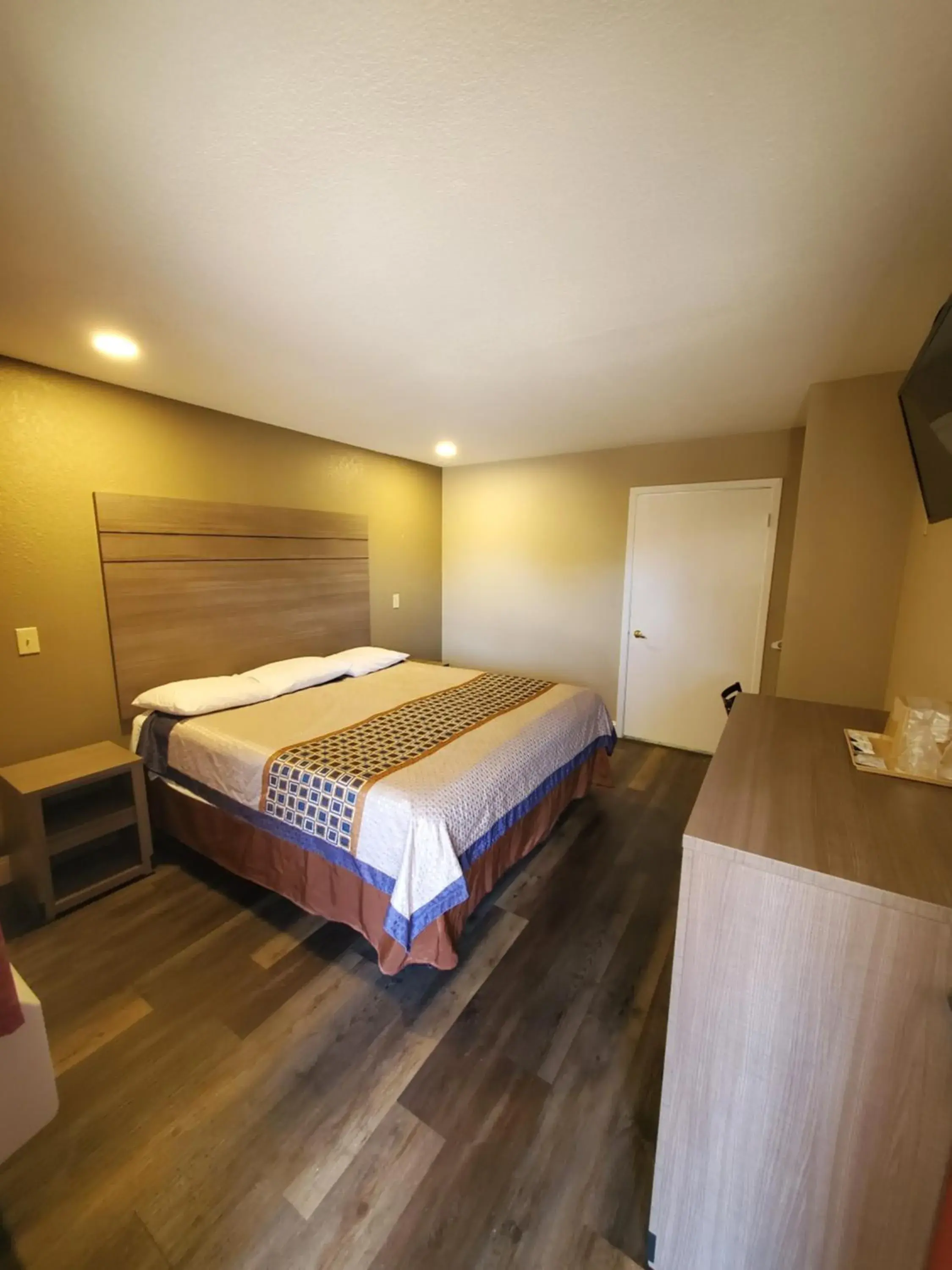 Photo of the whole room, Bed in River Inn Motel Photo of the whole room, Bed in River Inn Motel