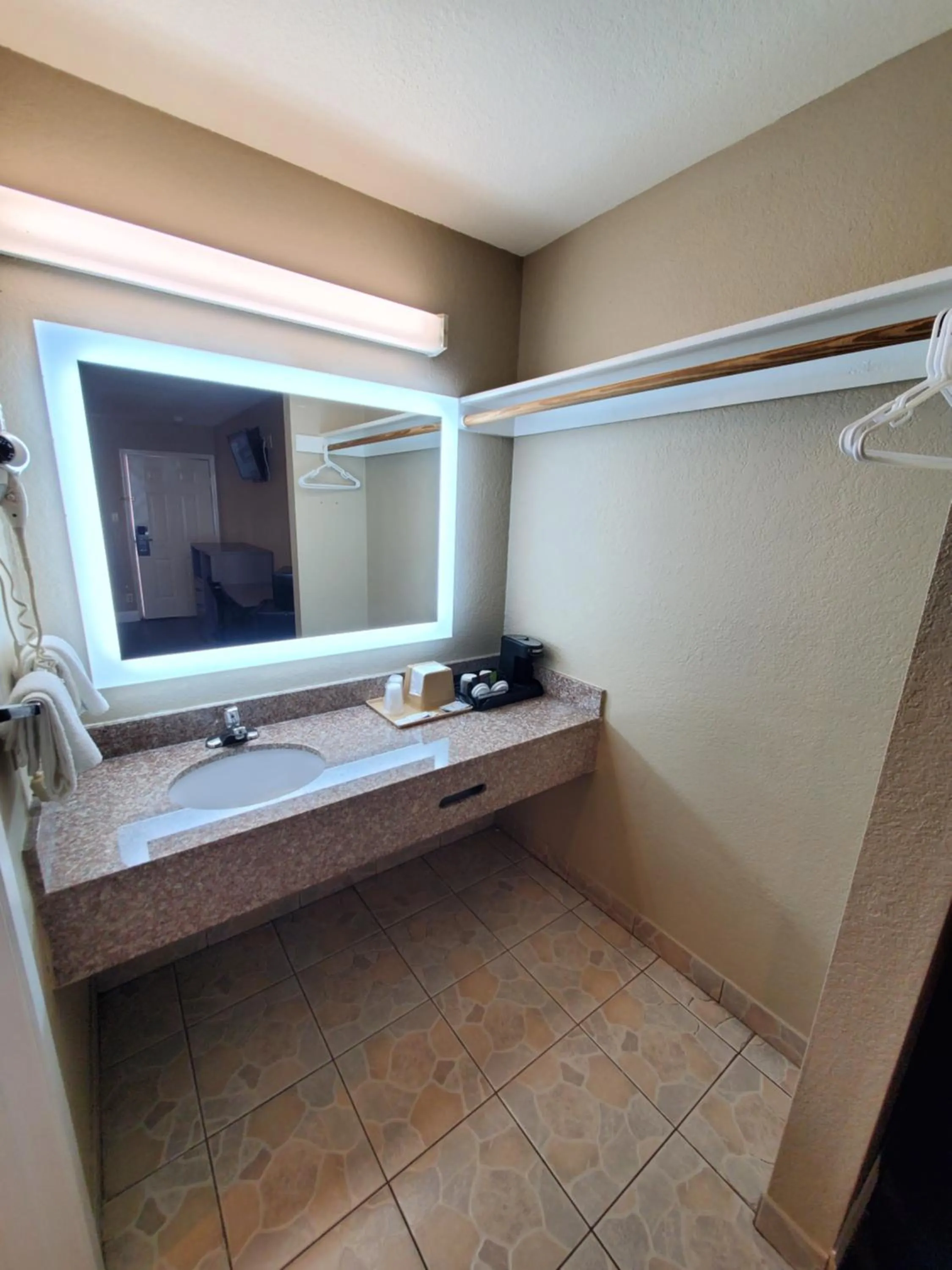 Bathroom in River Inn Motel