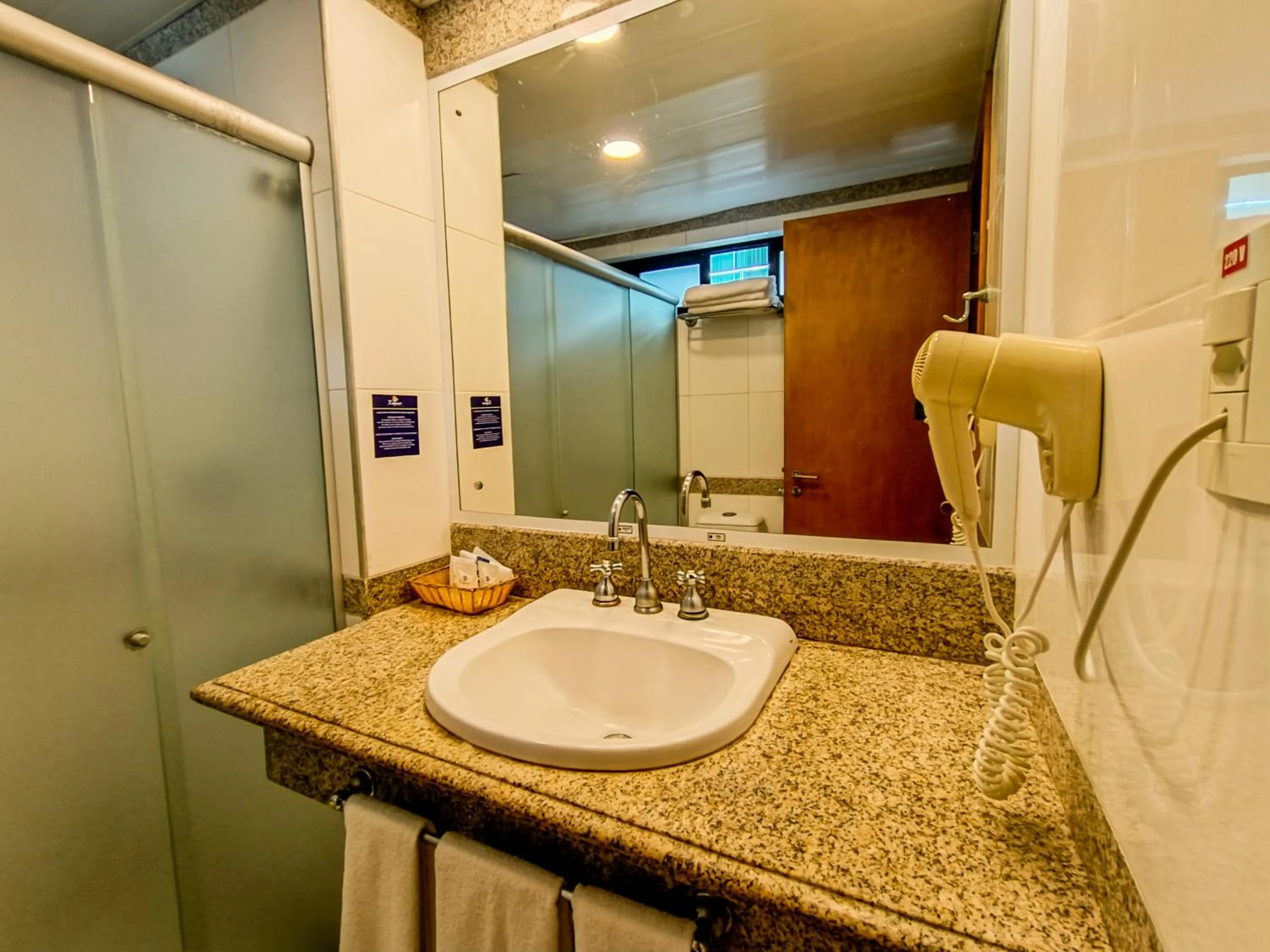 Bathroom in Reymar Hotel Maceió