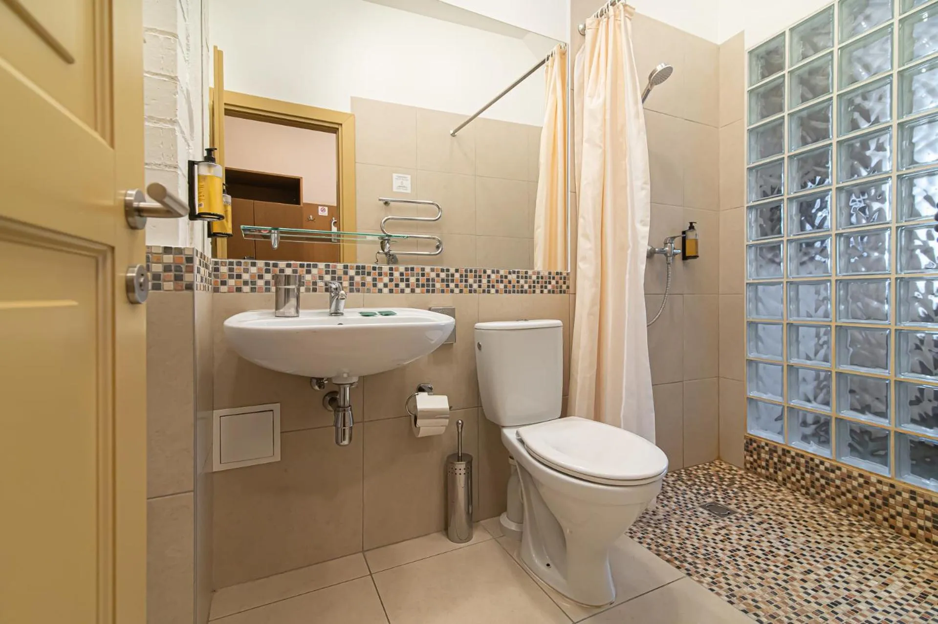 Toilet in Domus Maria