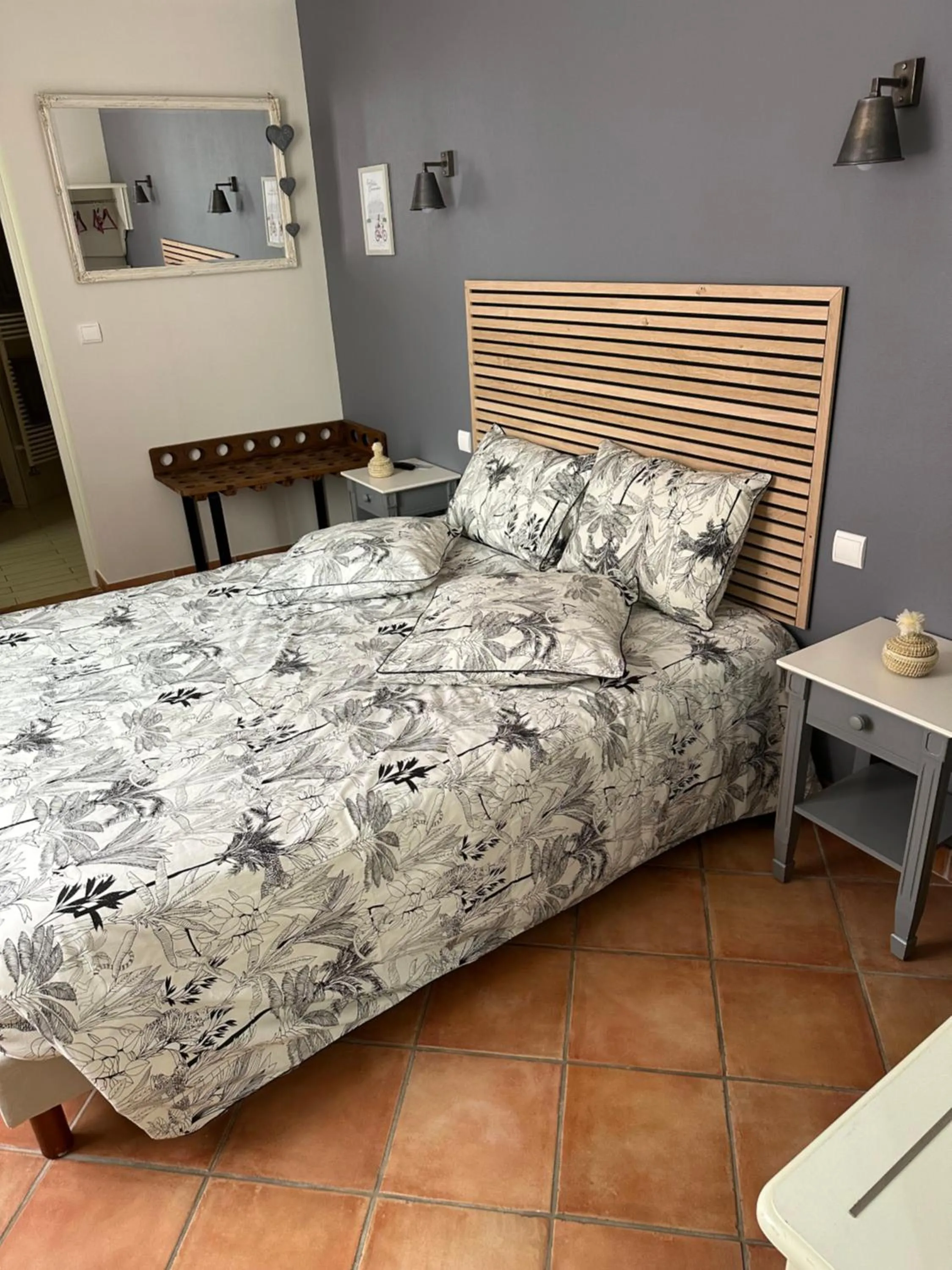 Photo of the whole room in Chez Camille