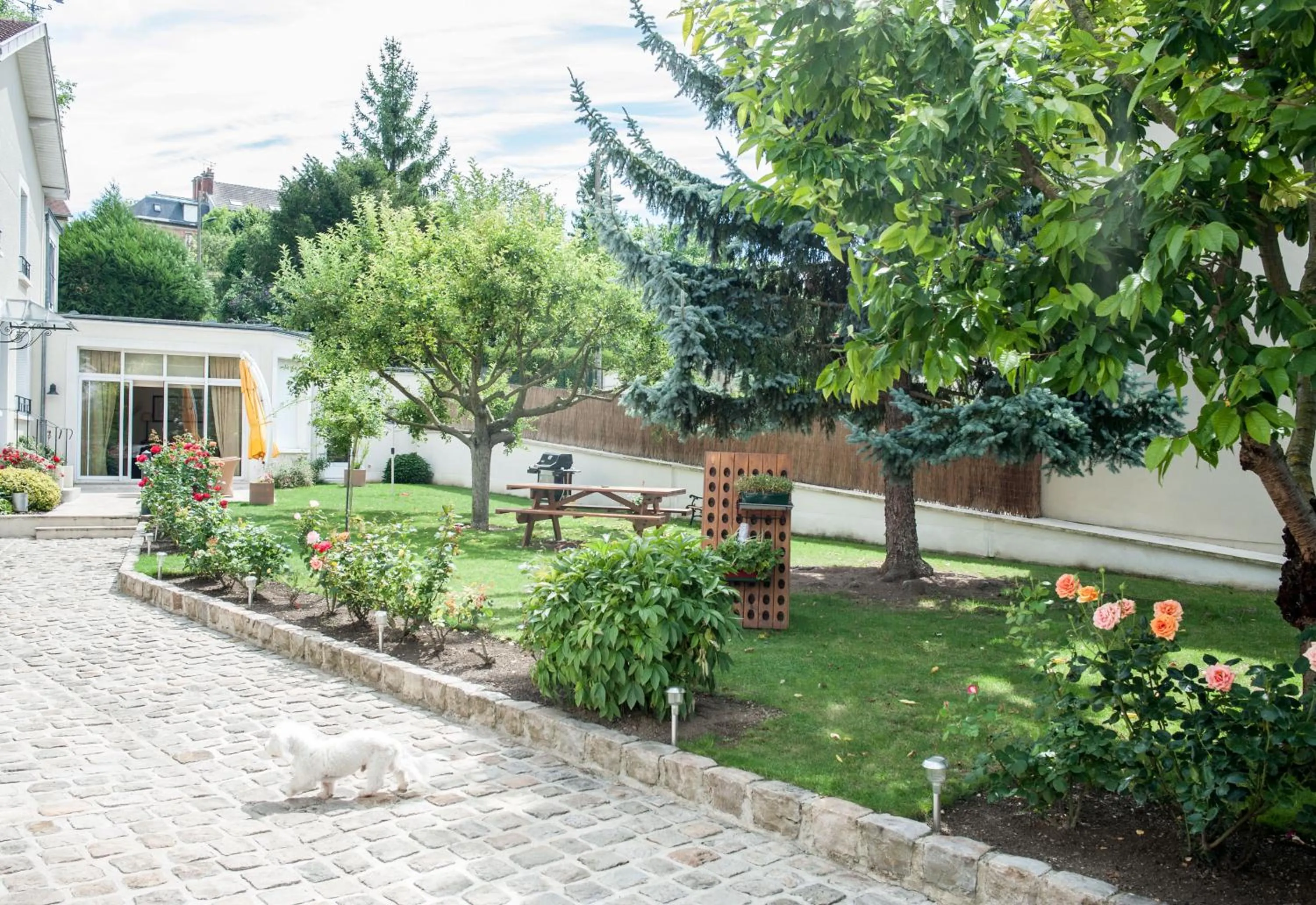 Area and facilities in Chez Camille