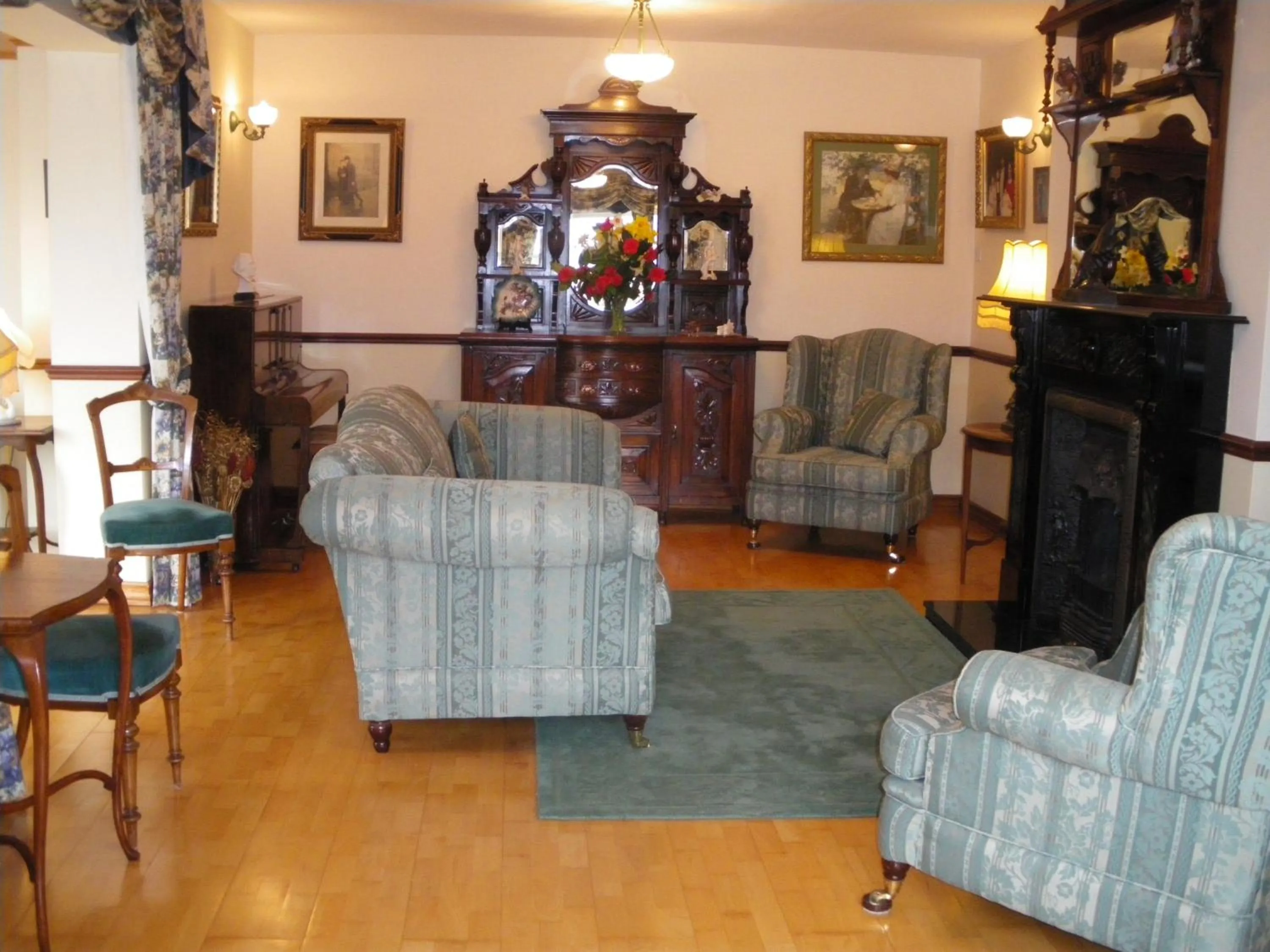 Decorative detail in Redwood