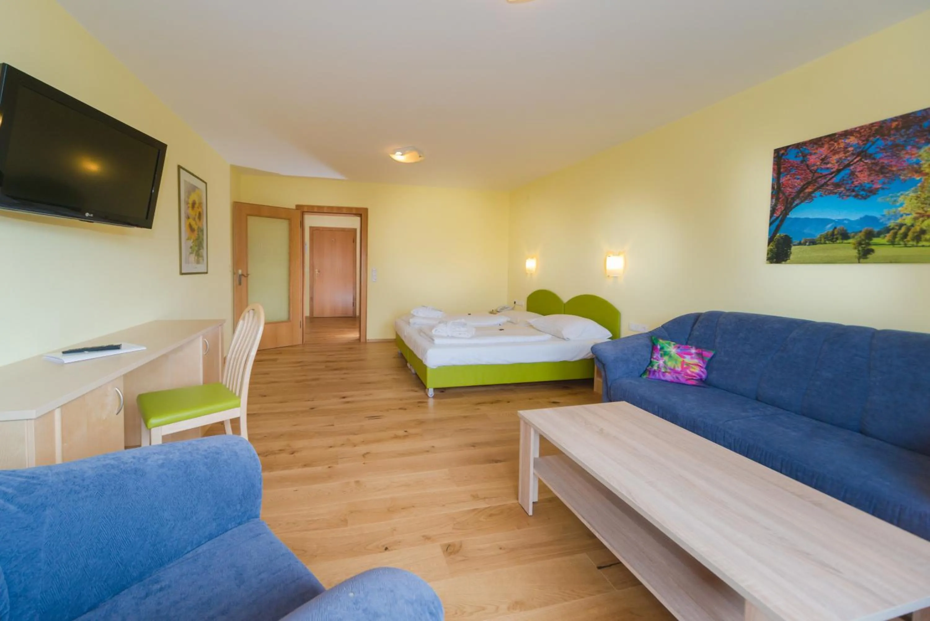 Living room, Bed in Almfrieden Hotel & Romantikchalet