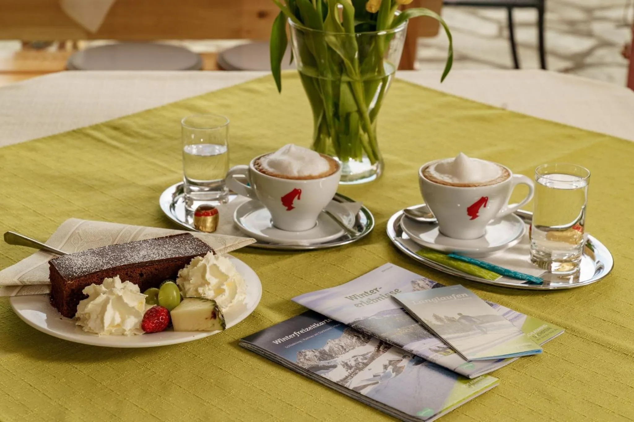 Restaurant/places to eat in Almfrieden Hotel & Romantikchalet
