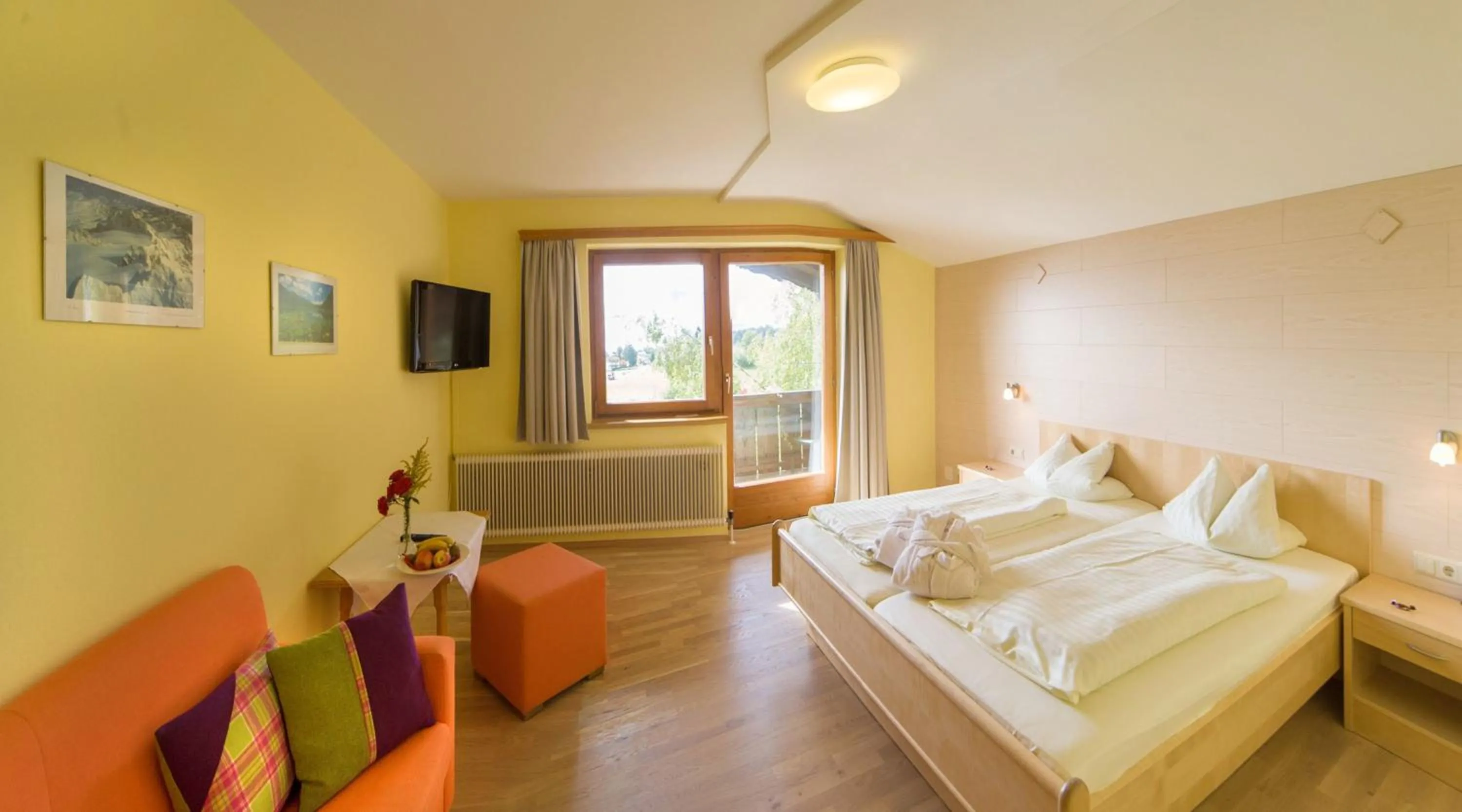 Day, Bed in Almfrieden Hotel & Romantikchalet