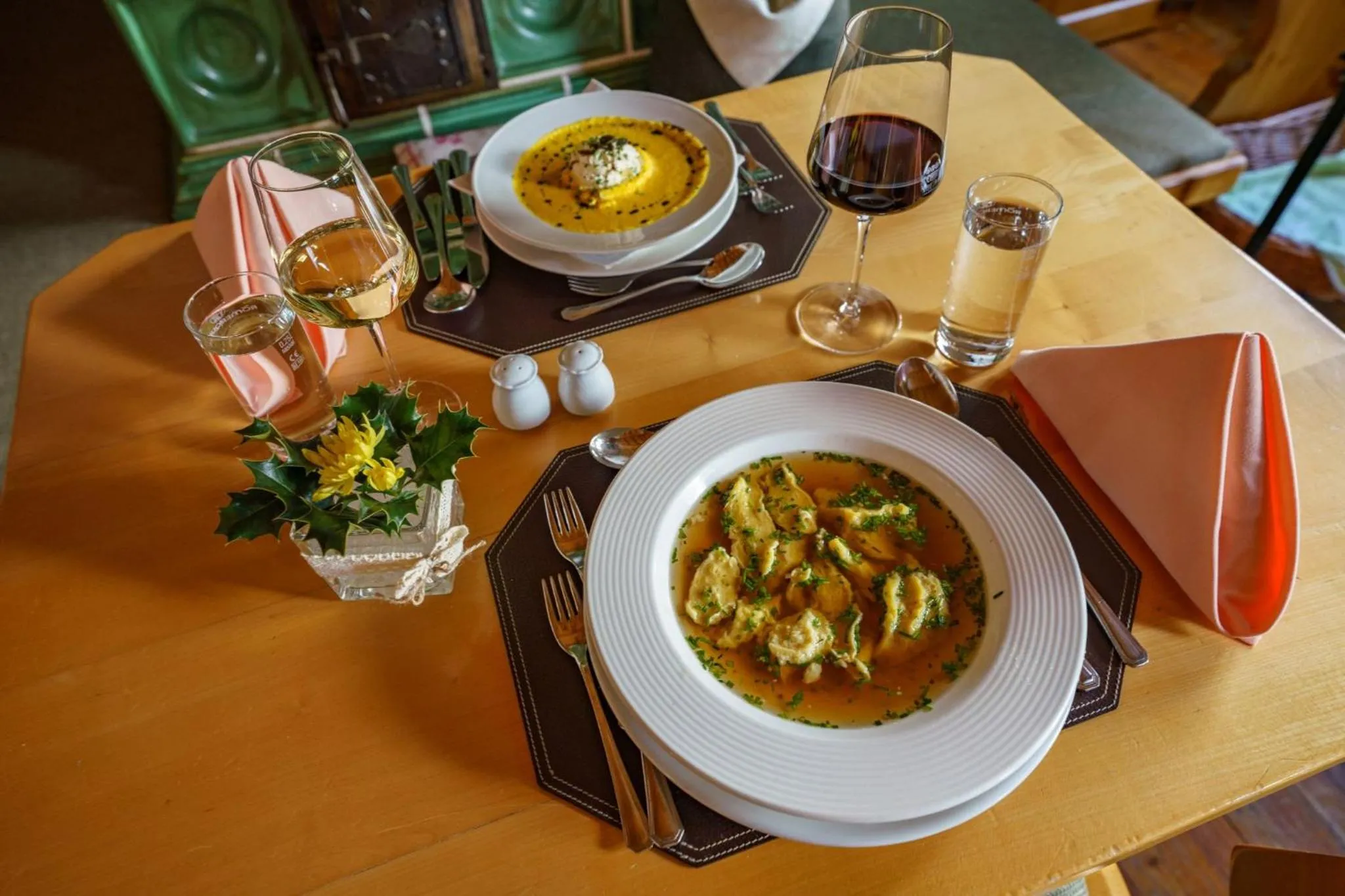 Restaurant/places to eat in Almfrieden Hotel & Romantikchalet