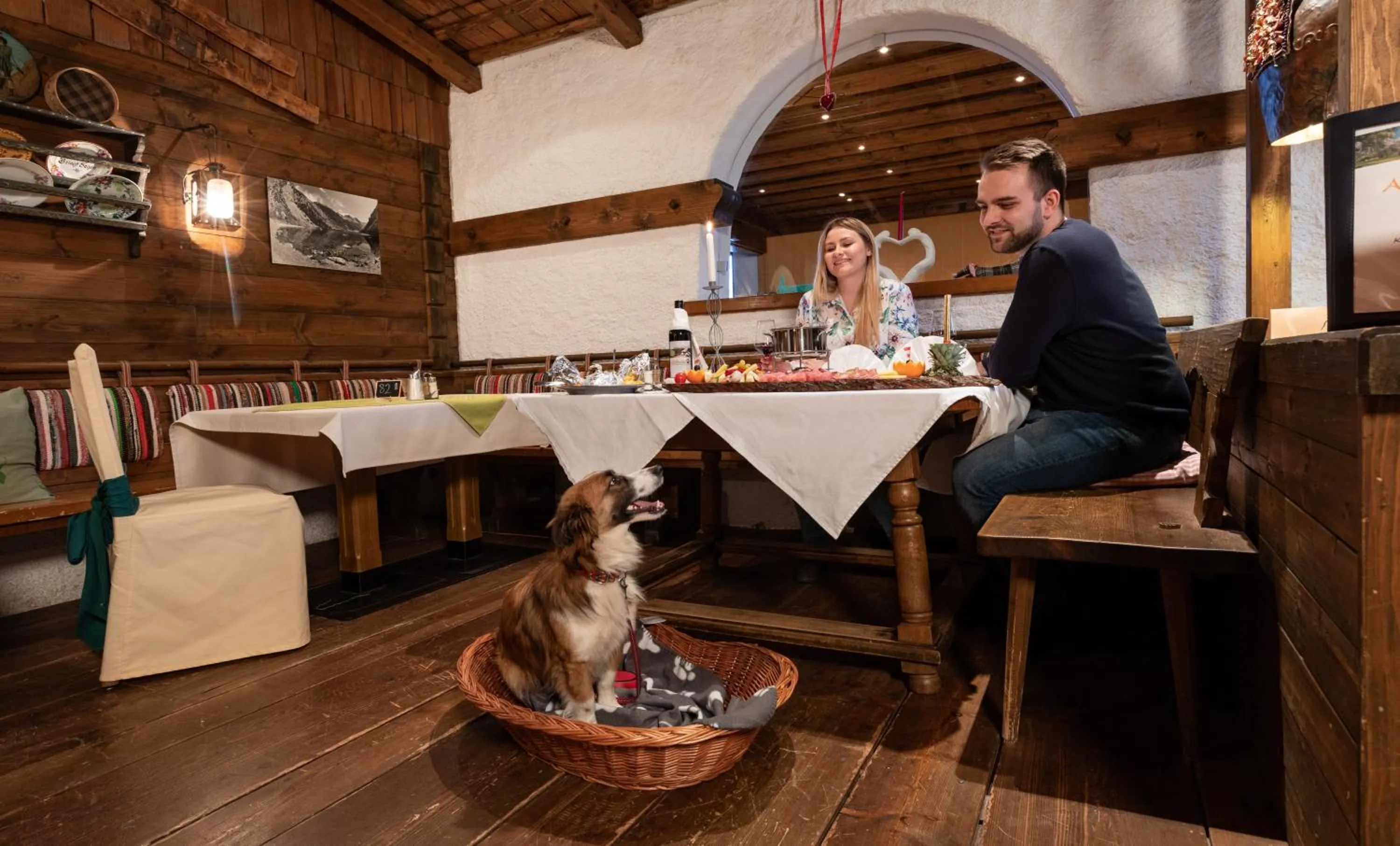 Restaurant/places to eat in Almfrieden Hotel & Romantikchalet