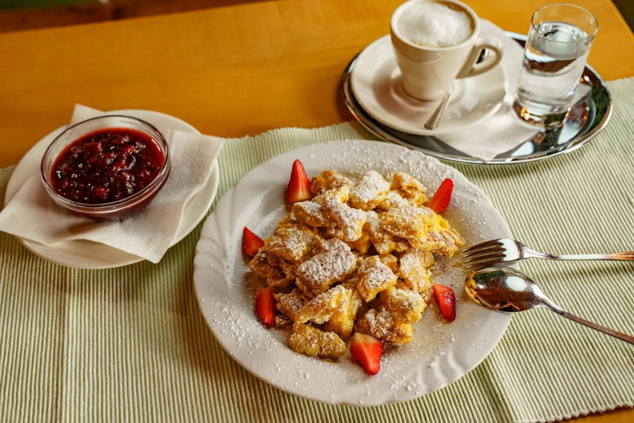 Restaurant/places to eat in Almfrieden Hotel & Romantikchalet