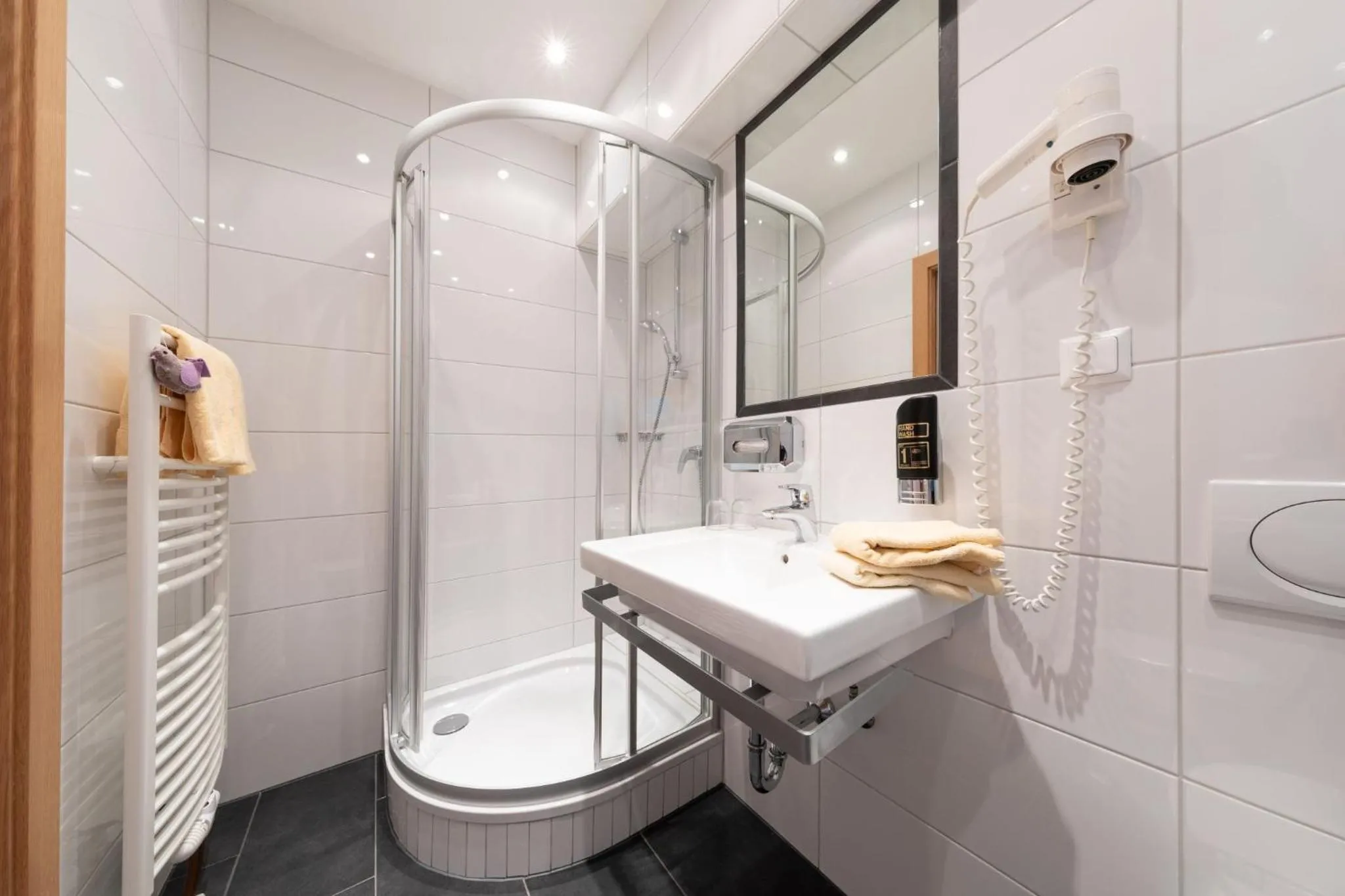 Bathroom in Almfrieden Hotel & Romantikchalet