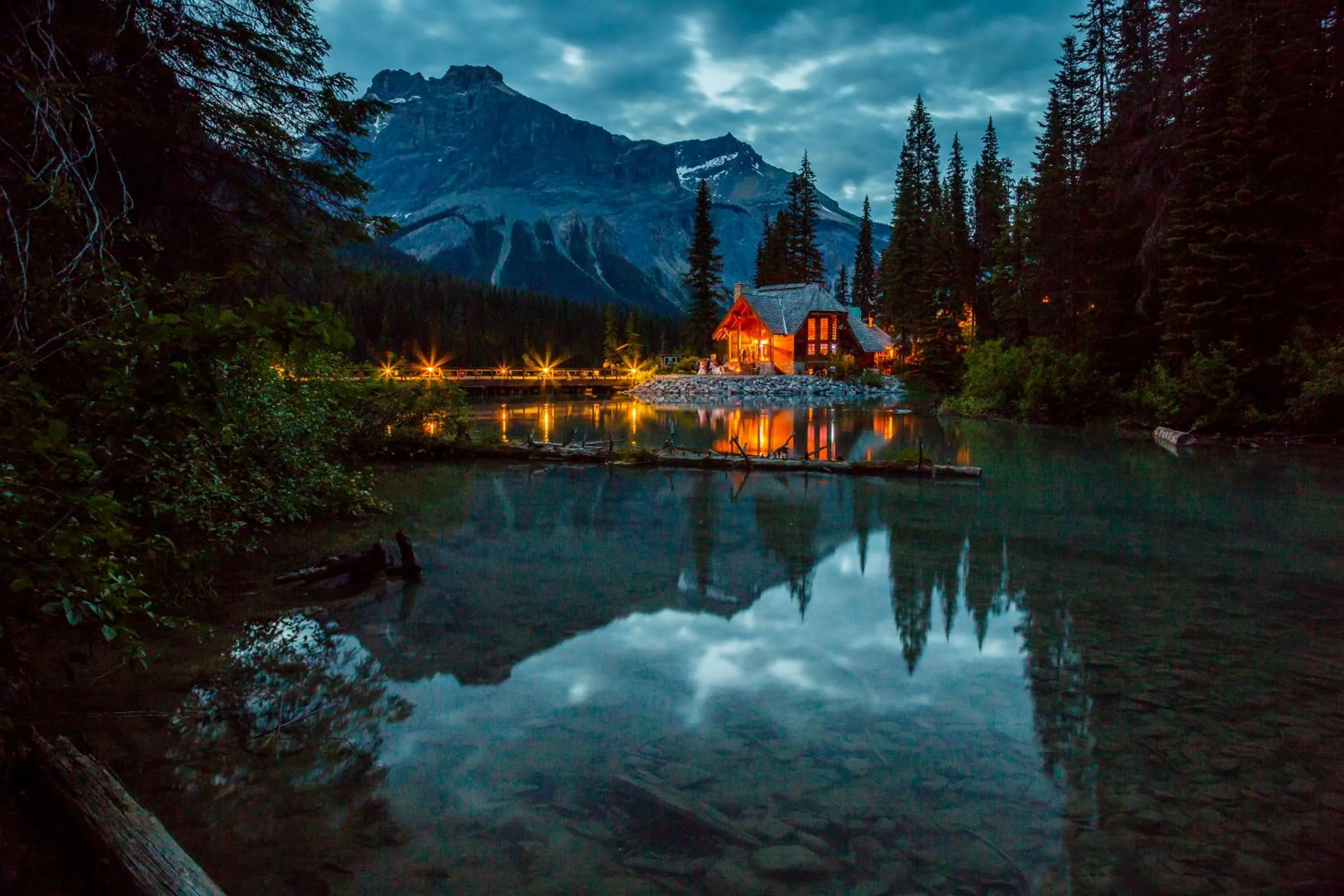 Natural landscape in Emerald Lake Lodge