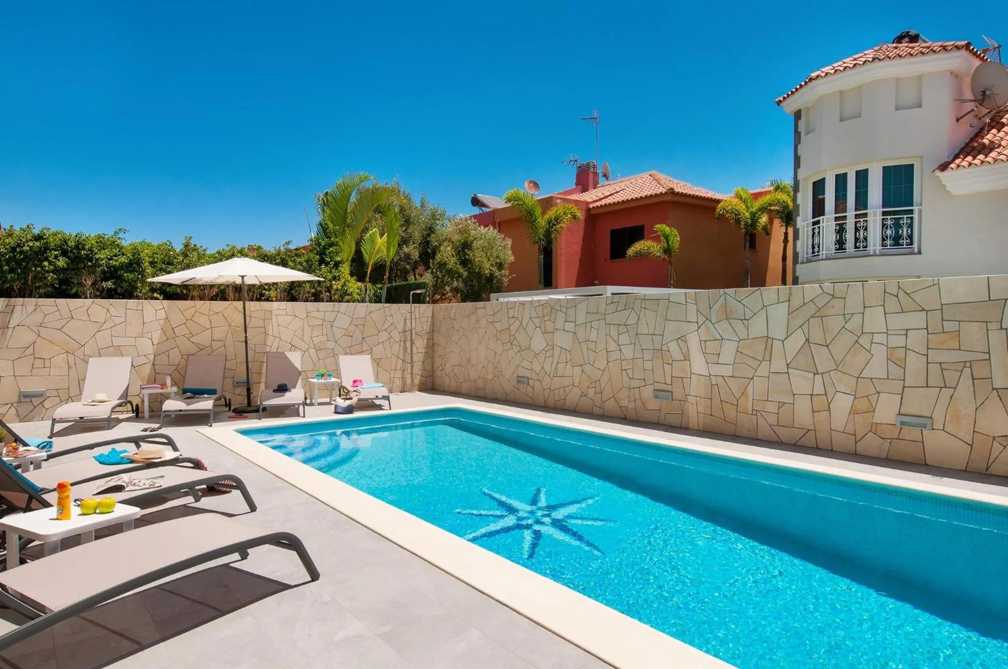 Curie with Pool by VillaGranCanaria