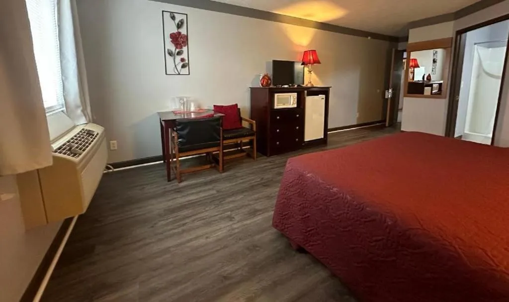 Bed in Fairway Inn Florence Indiana