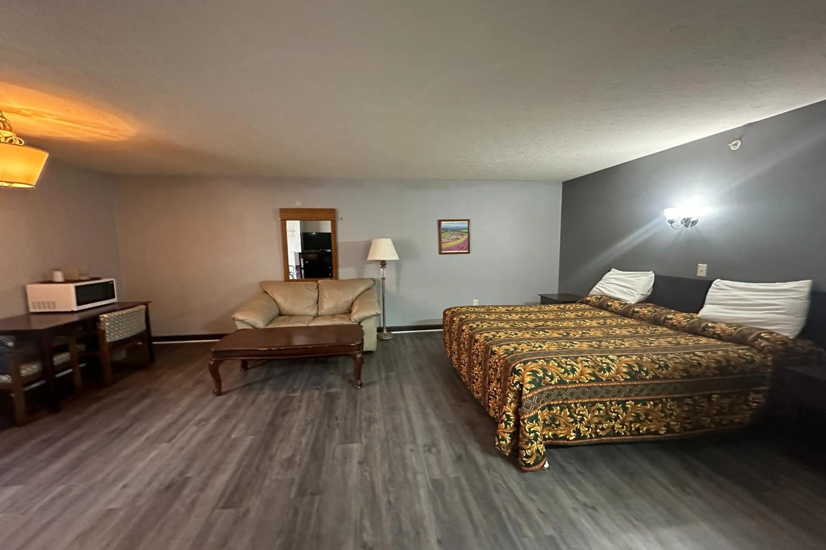 Bedroom, Bed in Fairway Inn Florence Indiana