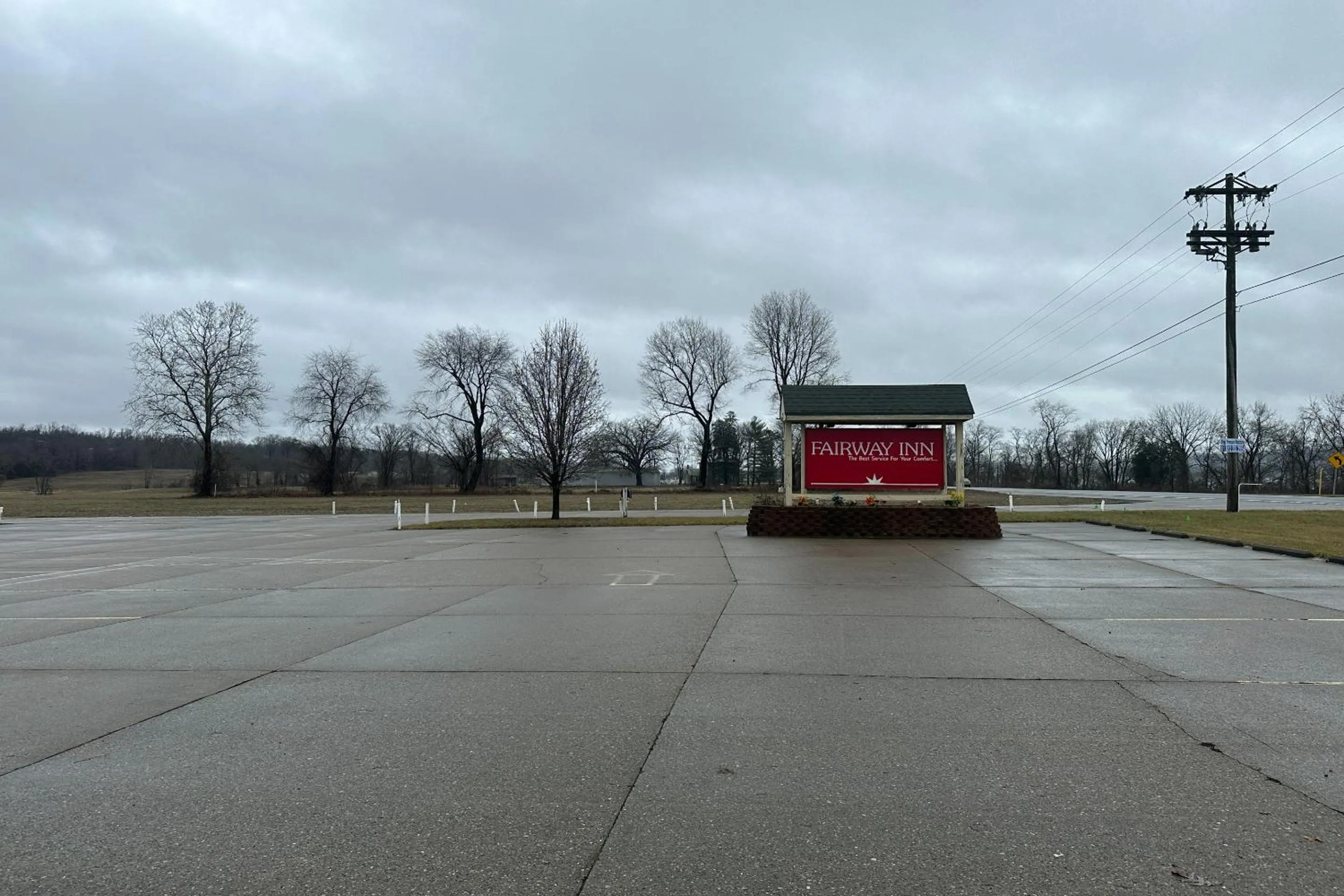 Facade/entrance in Fairway Inn Florence Indiana