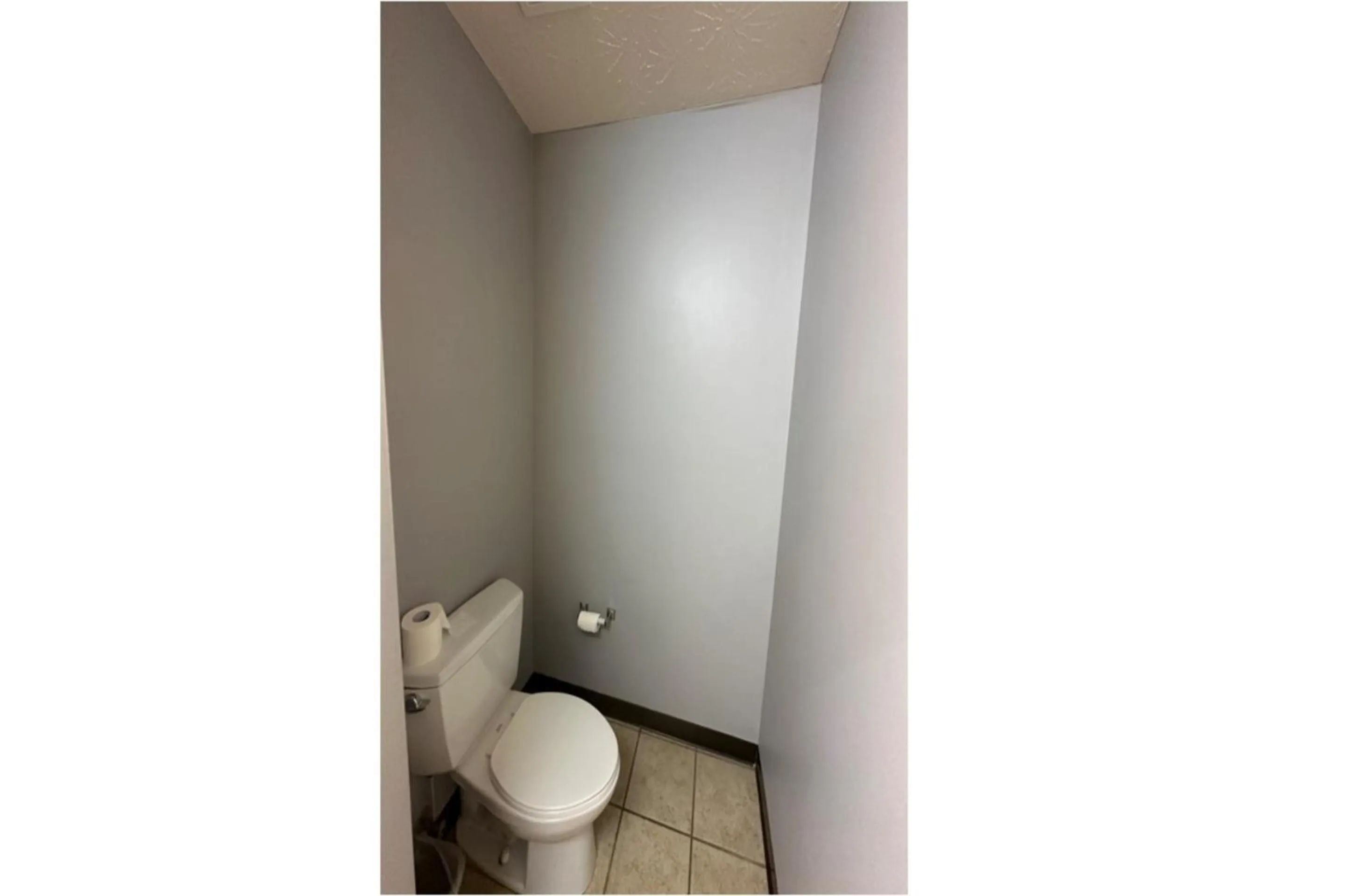 Bathroom in Fairway Inn Florence Indiana