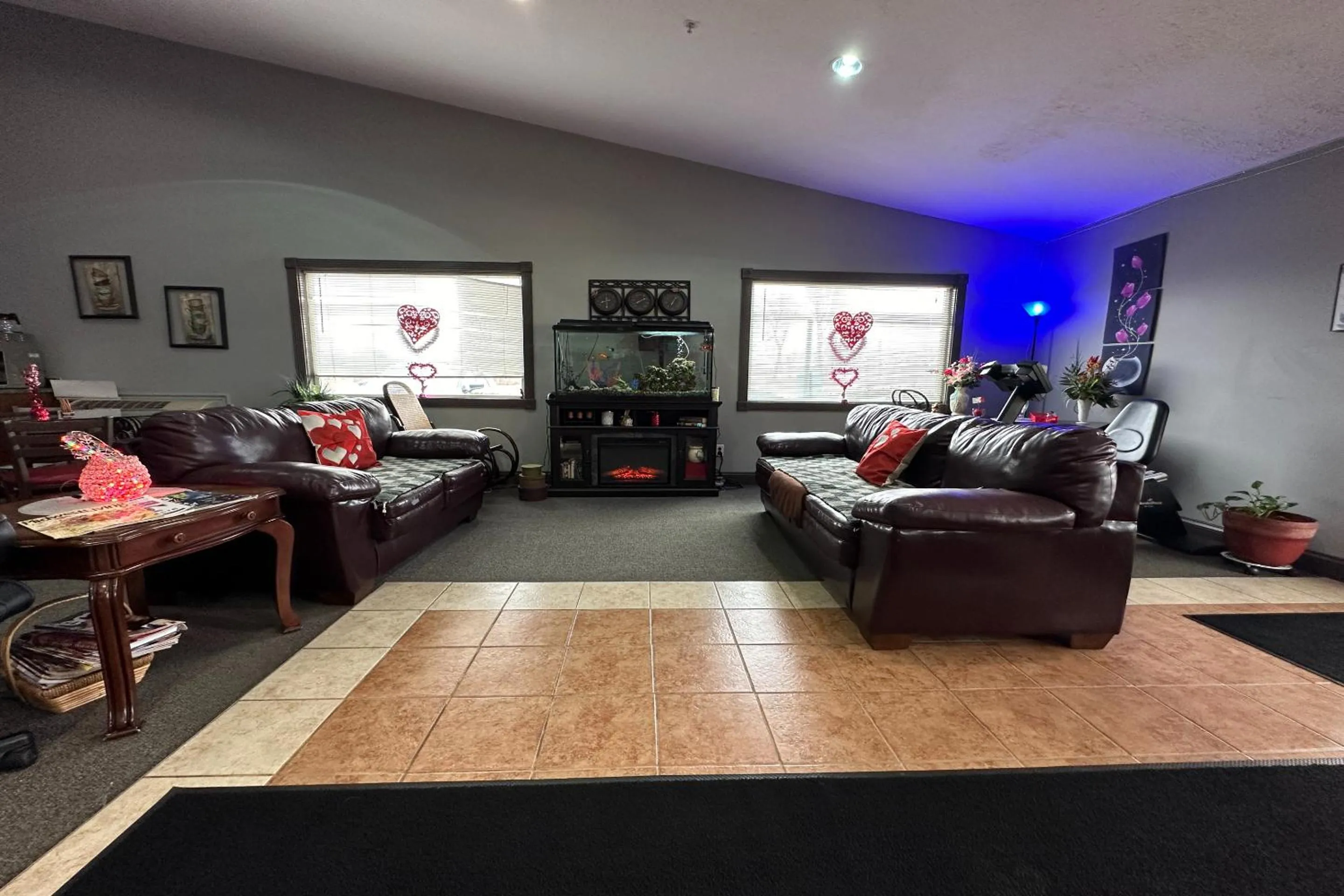 Seating area in Fairway Inn Florence Indiana