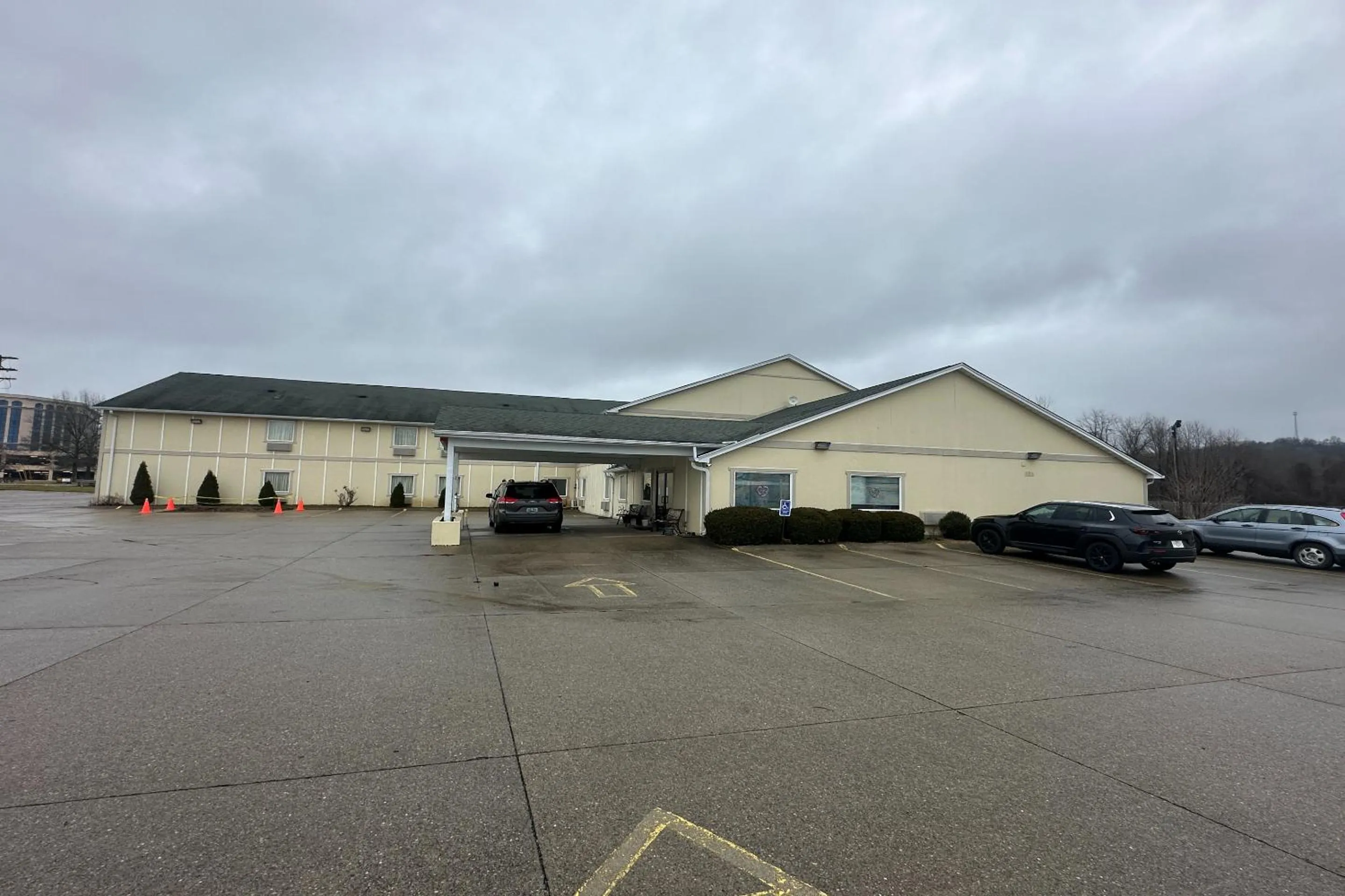 Property building in Fairway Inn Florence Indiana