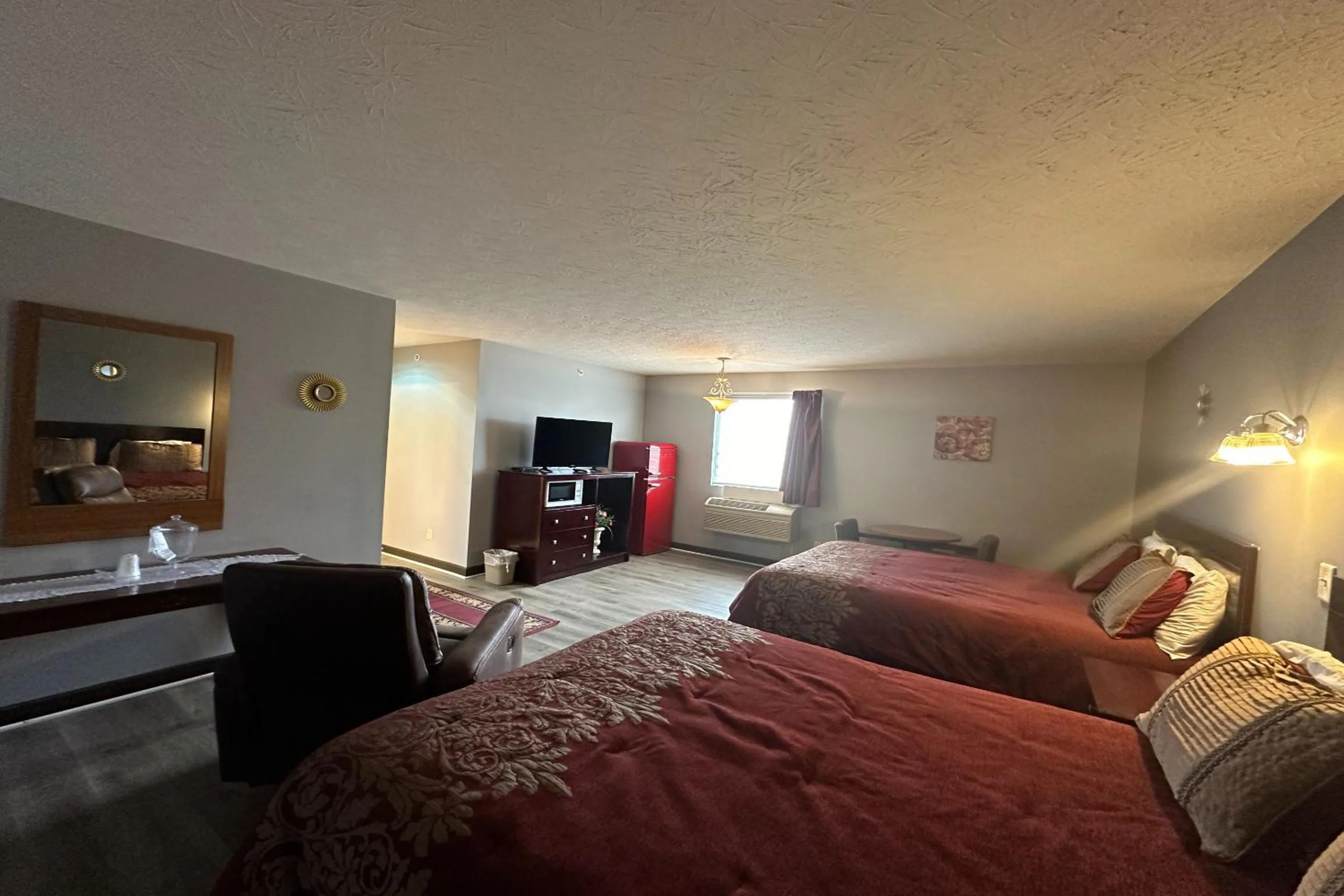 Bedroom, Bed in Fairway Inn Florence Indiana