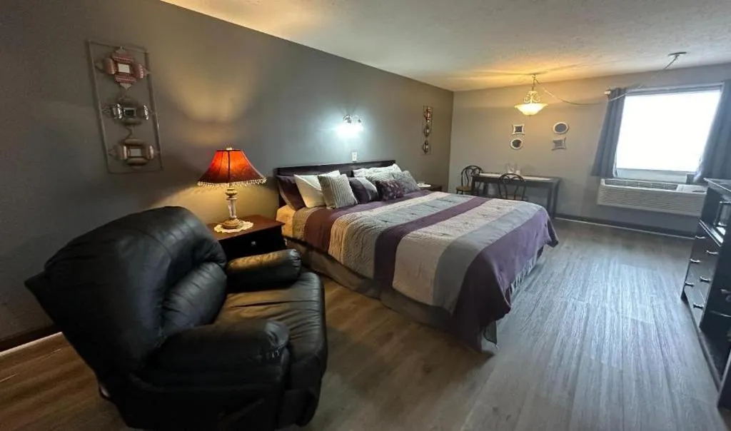 Bed in Fairway Inn Florence Indiana