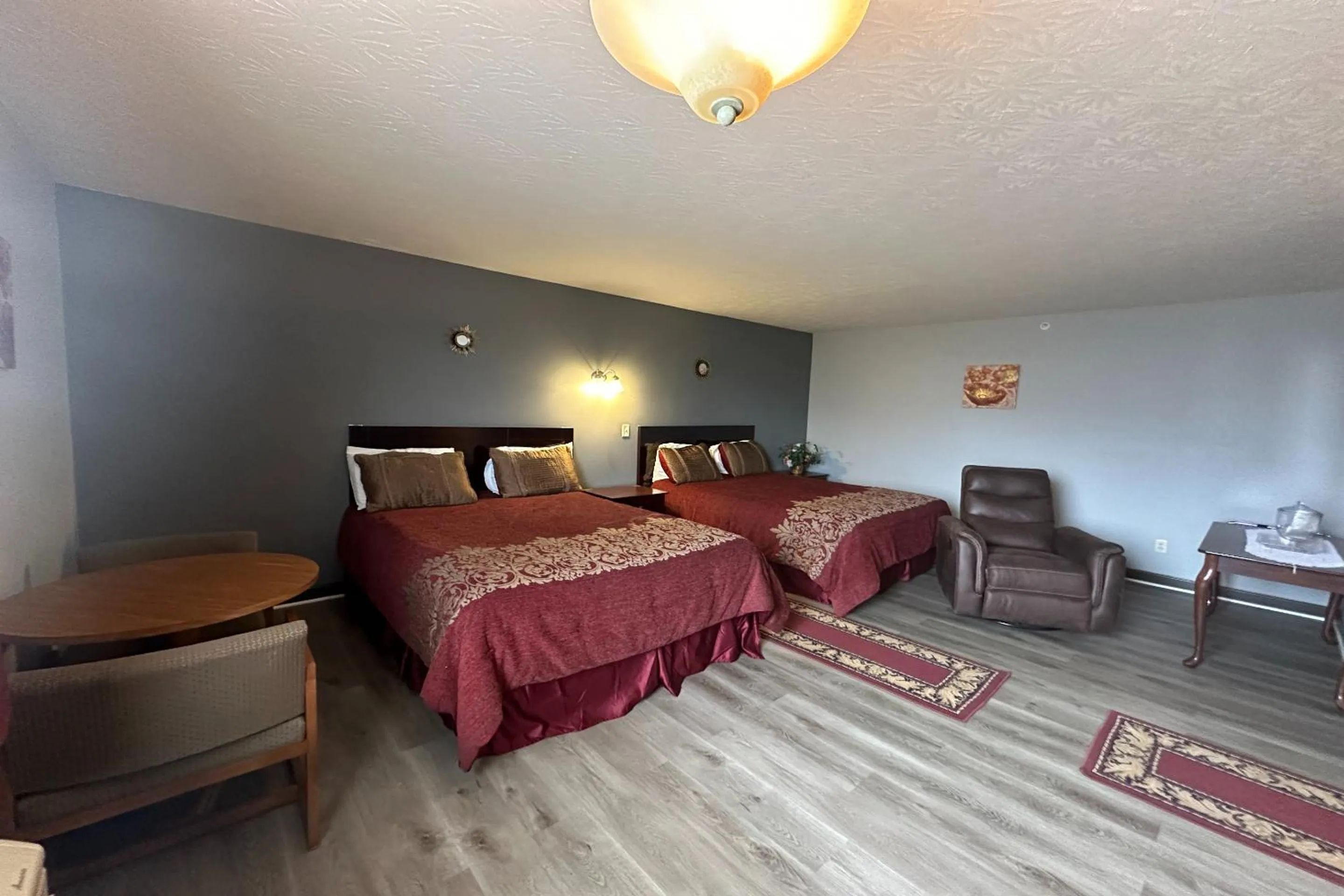 Bedroom, Bed in Fairway Inn Florence Indiana