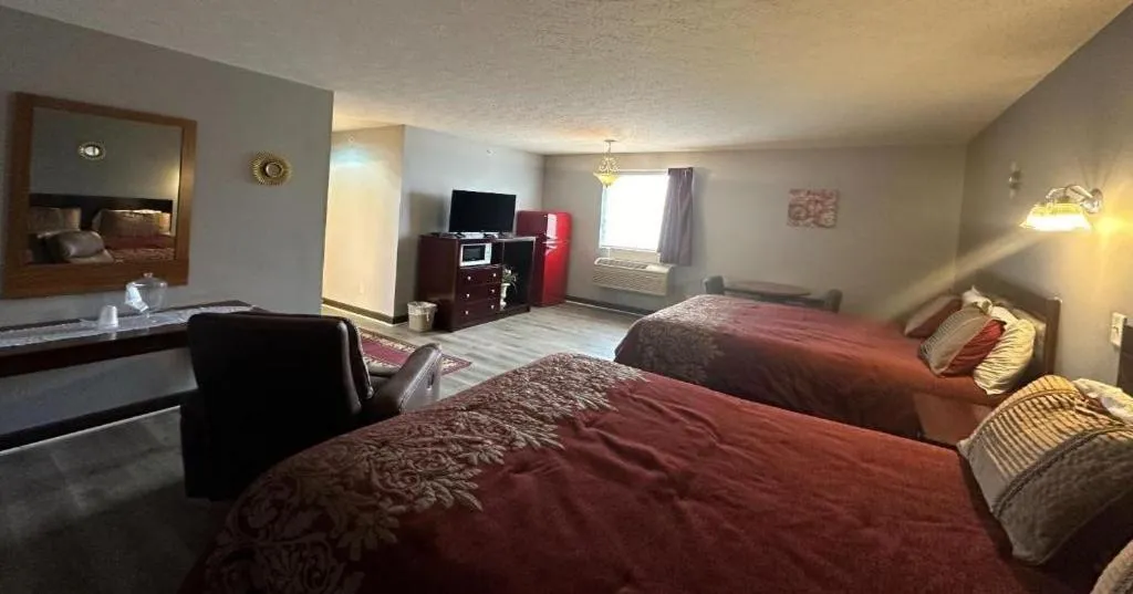 Bed in Fairway Inn Florence Indiana