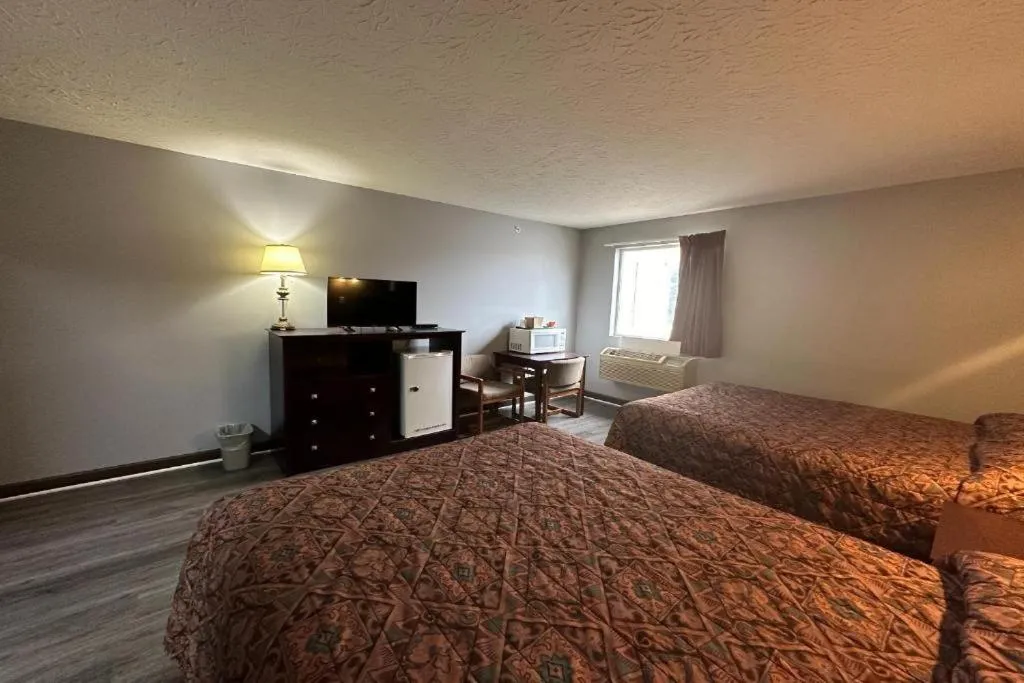 Bed in Fairway Inn Florence Indiana