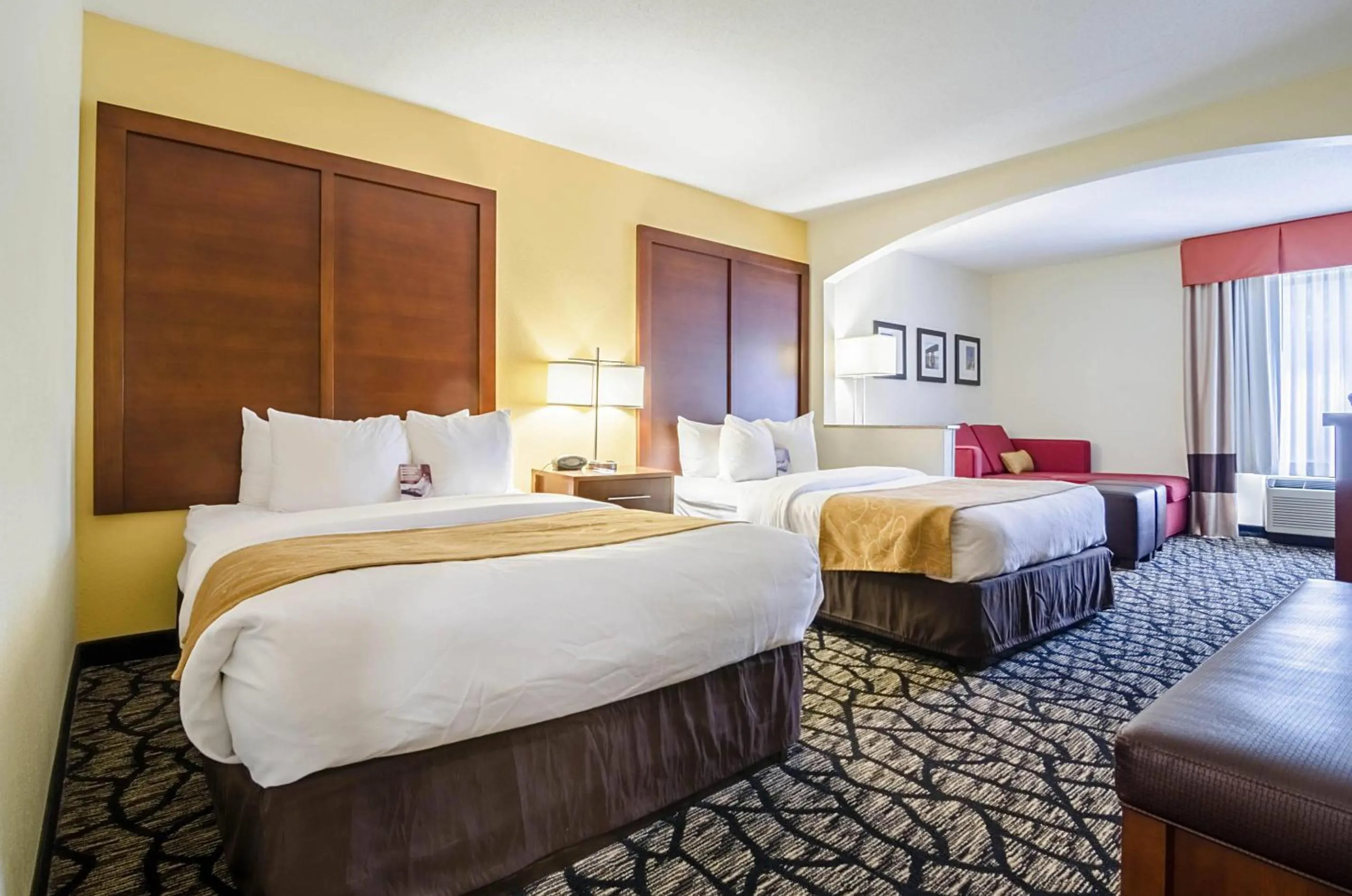 Bedroom, Bed in Comfort Suites Innsbrook - Short Pump