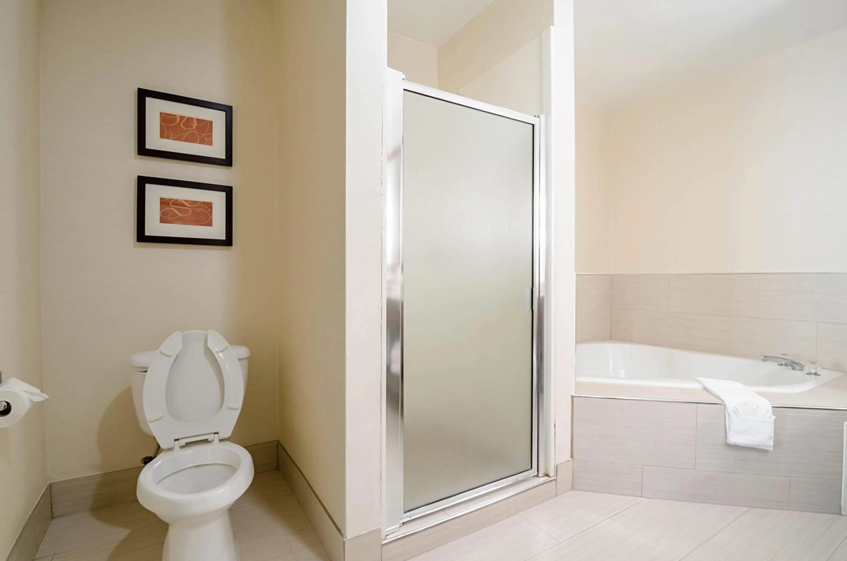 Bedroom in Comfort Suites Innsbrook - Short Pump